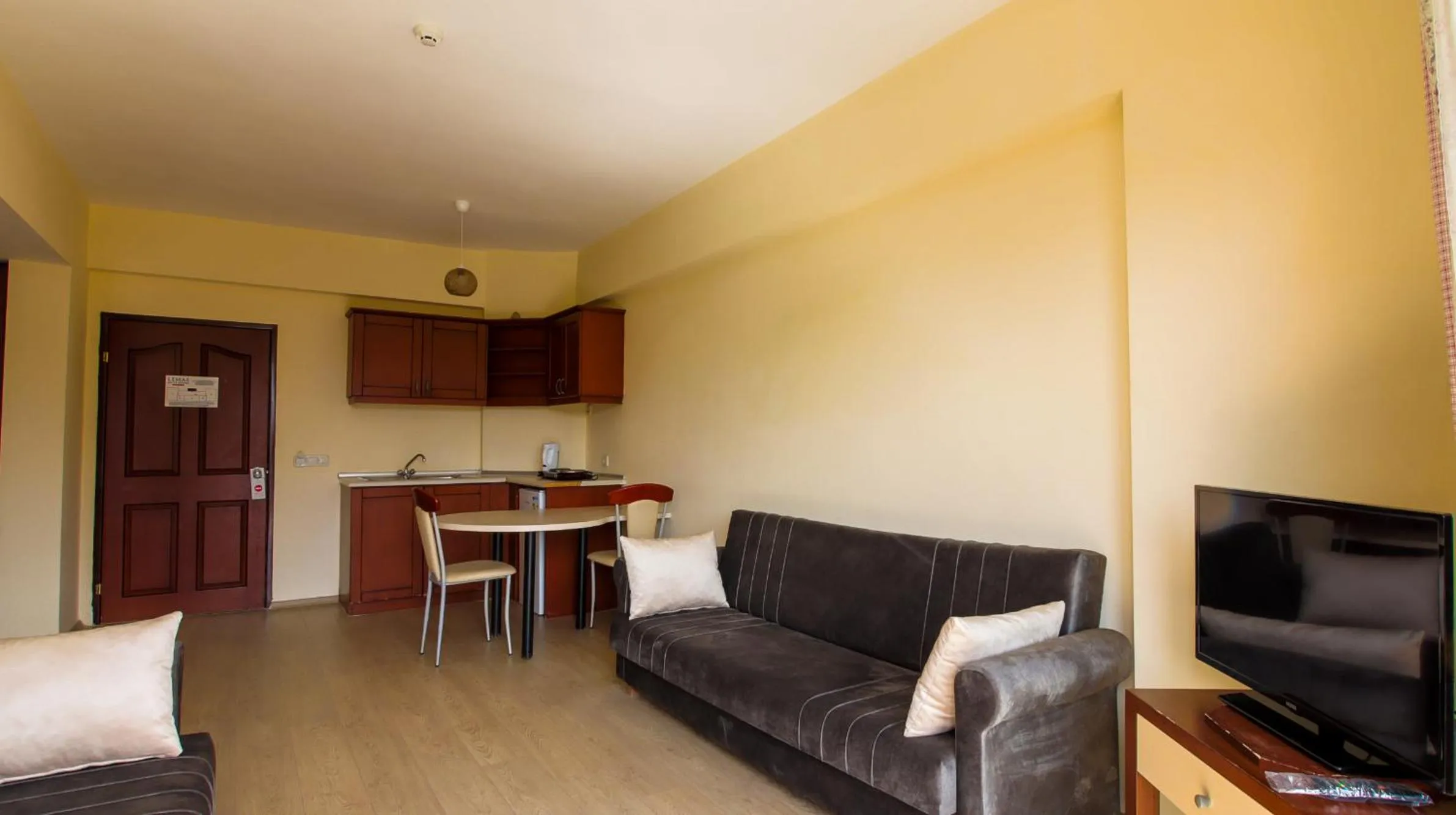 TV and multimedia in LEMAS SUITE HOTEL