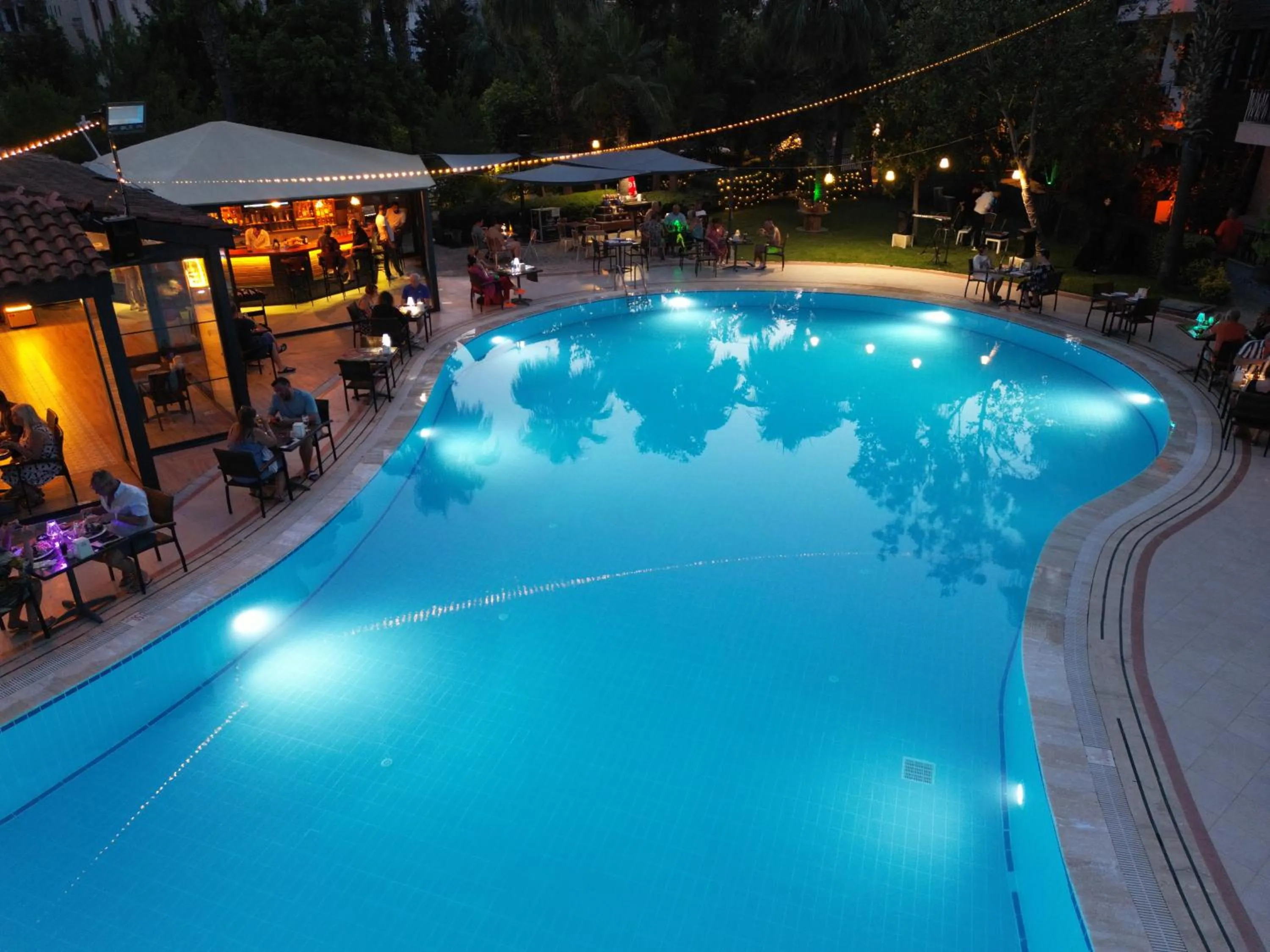 Night in LEMAS SUITE HOTEL