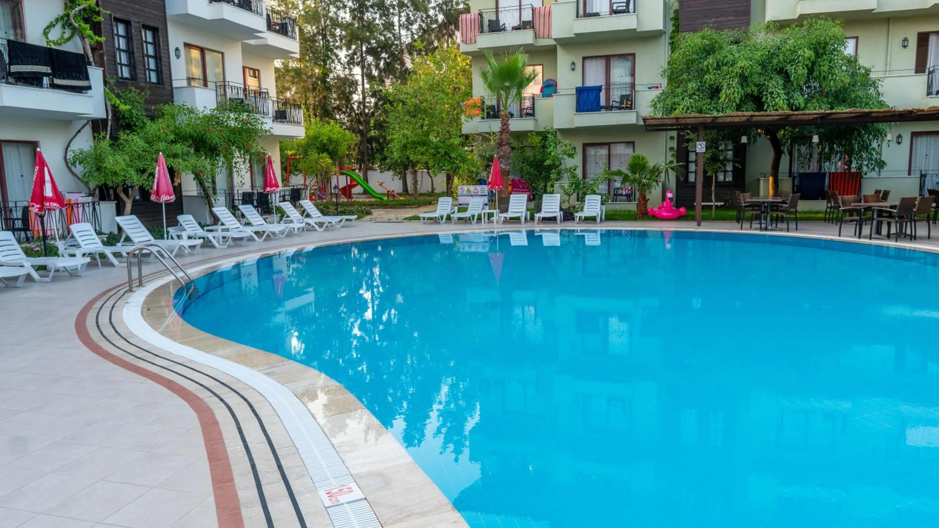 Day in LEMAS SUITE HOTEL