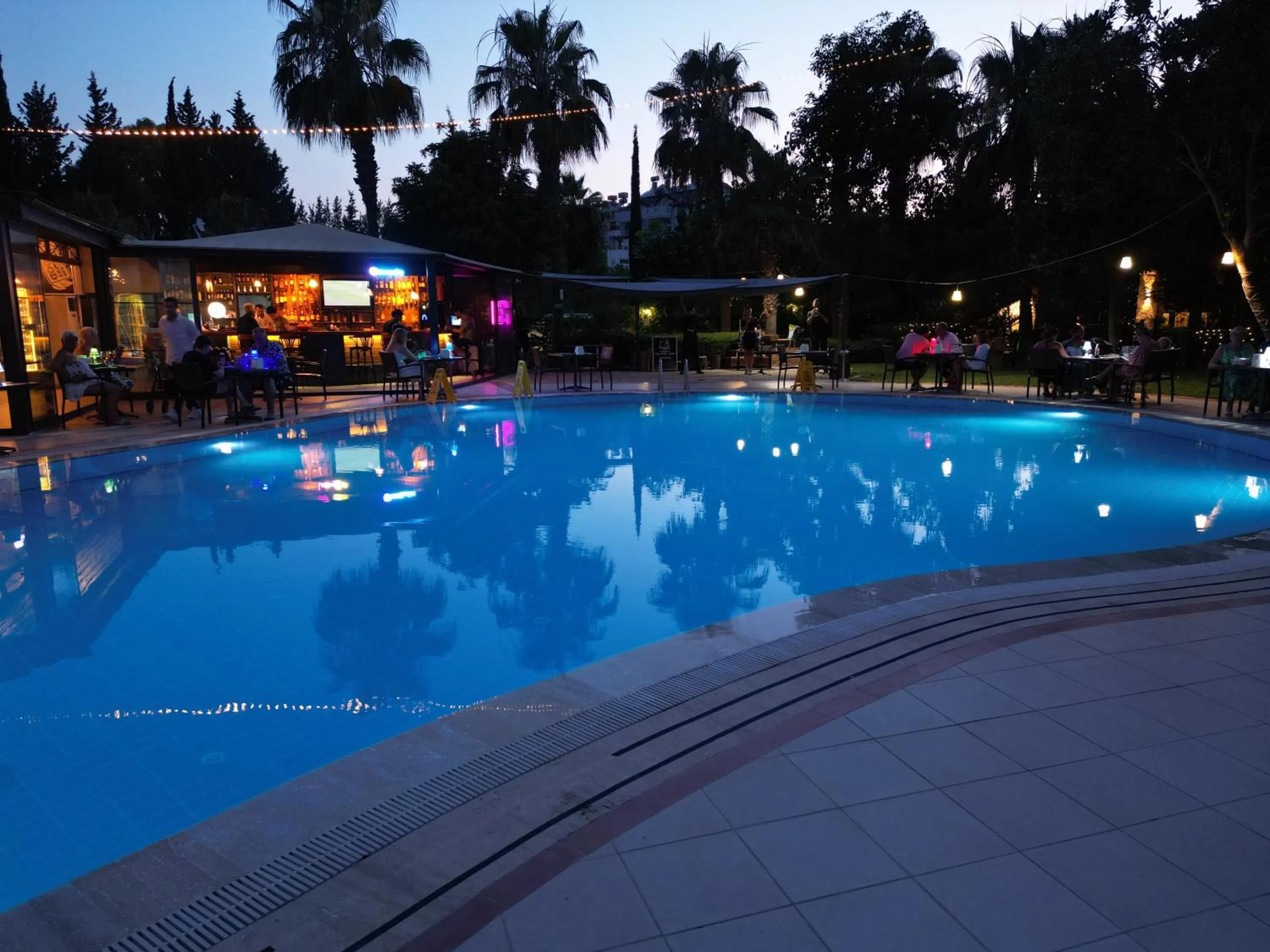 Night in LEMAS SUITE HOTEL