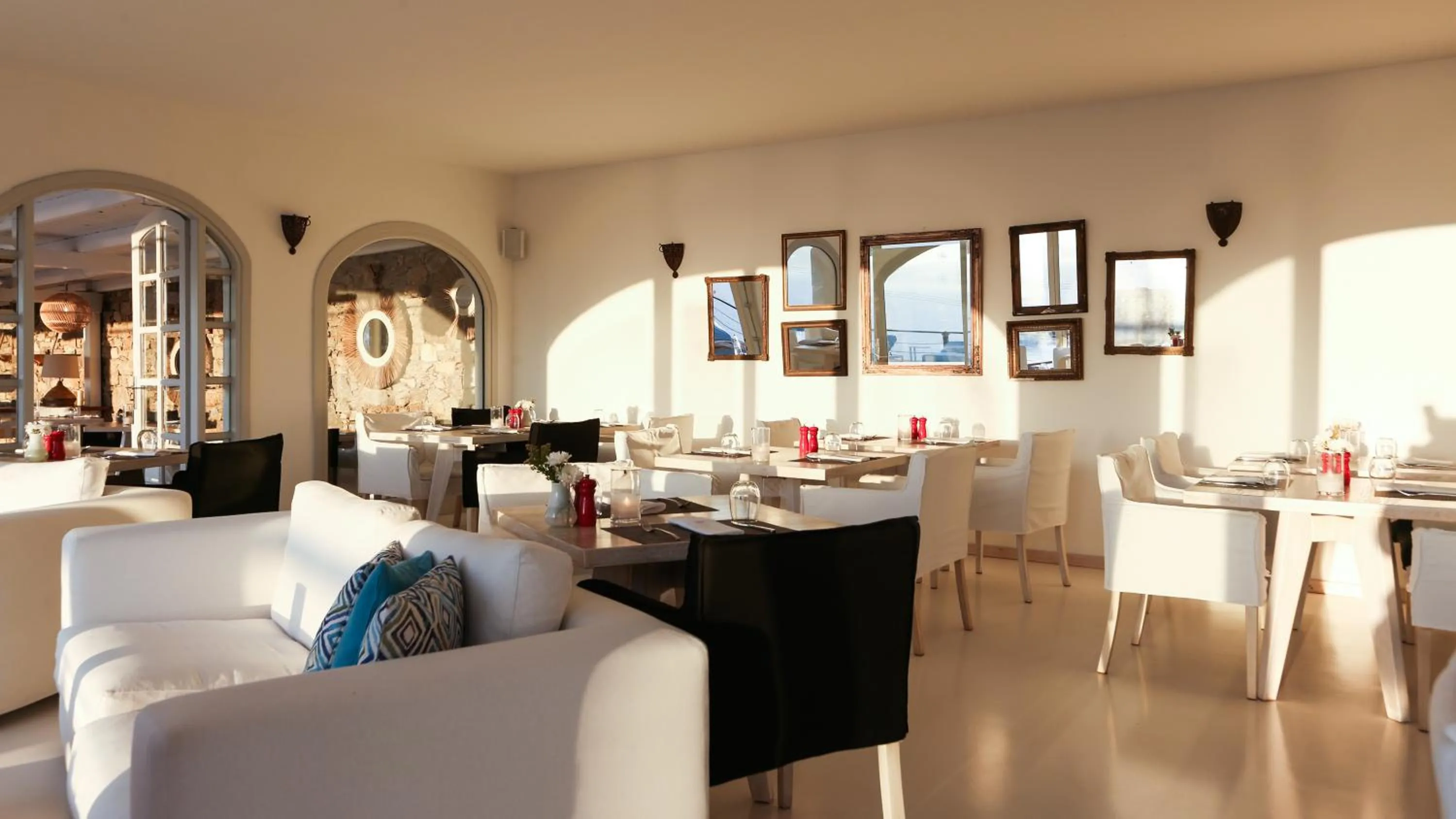 Restaurant/places to eat in Tharroe of Mykonos Boutique Hotel