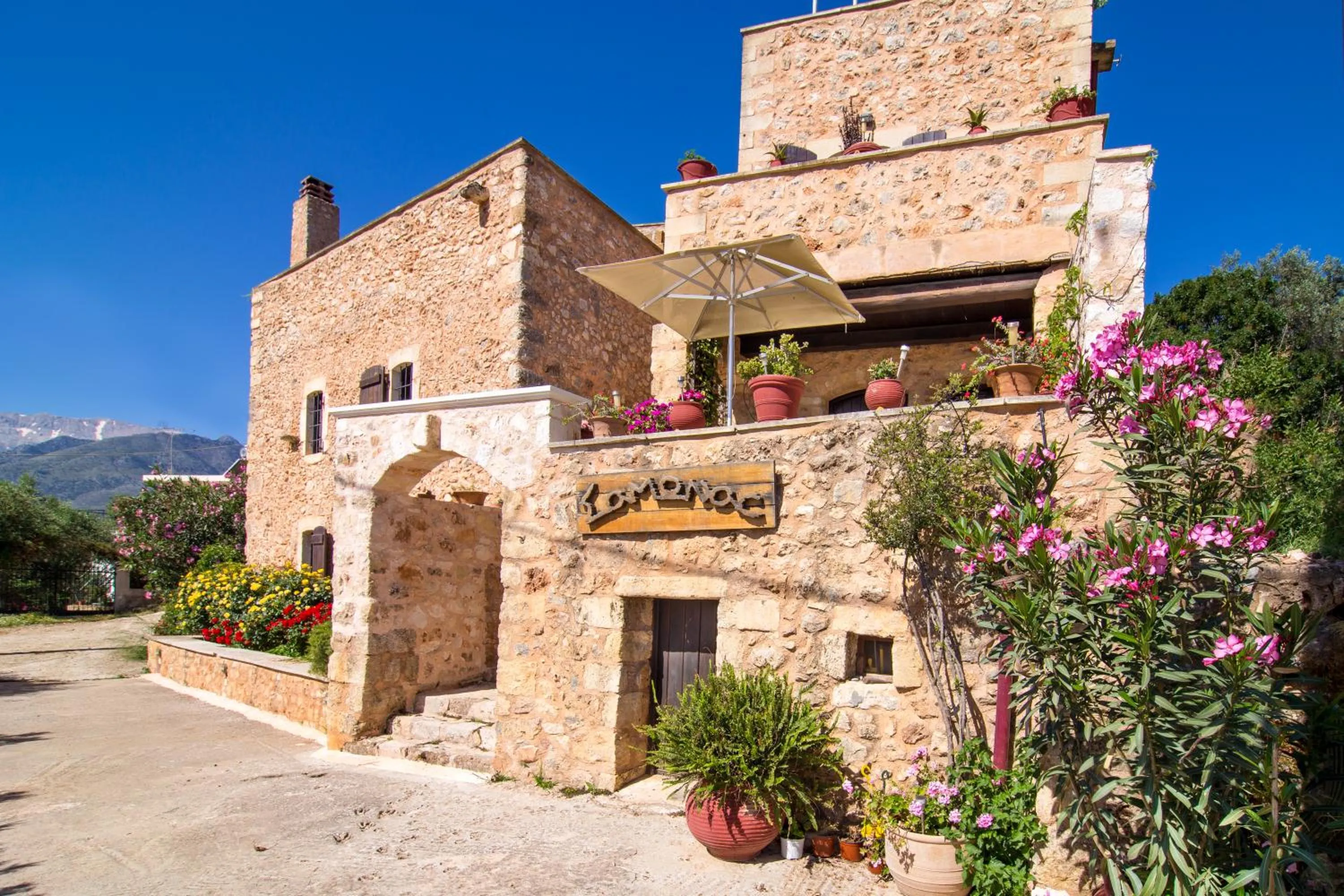 Facade/entrance in Samonas Traditional Villas