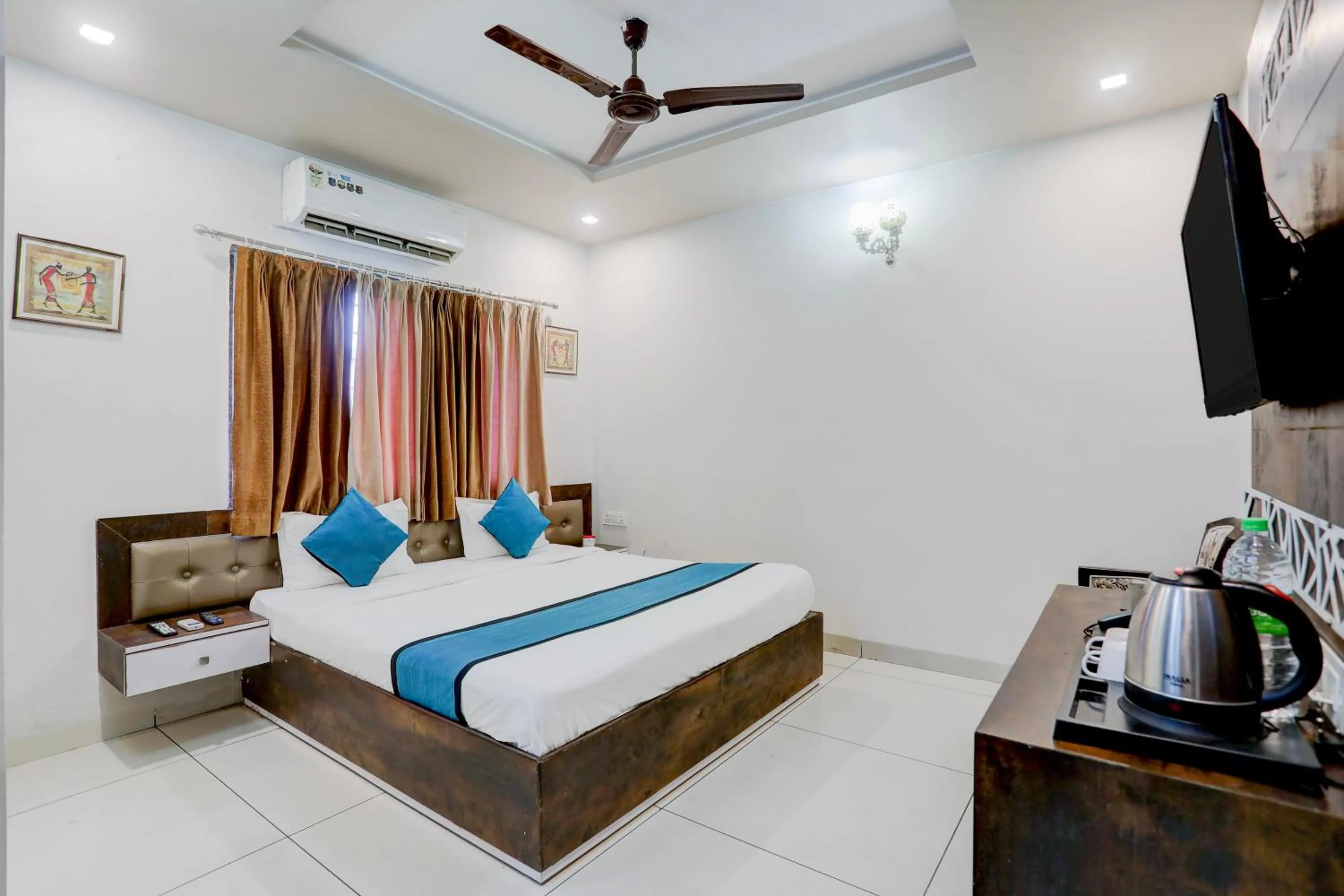 room service, Bed in The Byke Business Hotel - Signature Planet Vijay Nagar