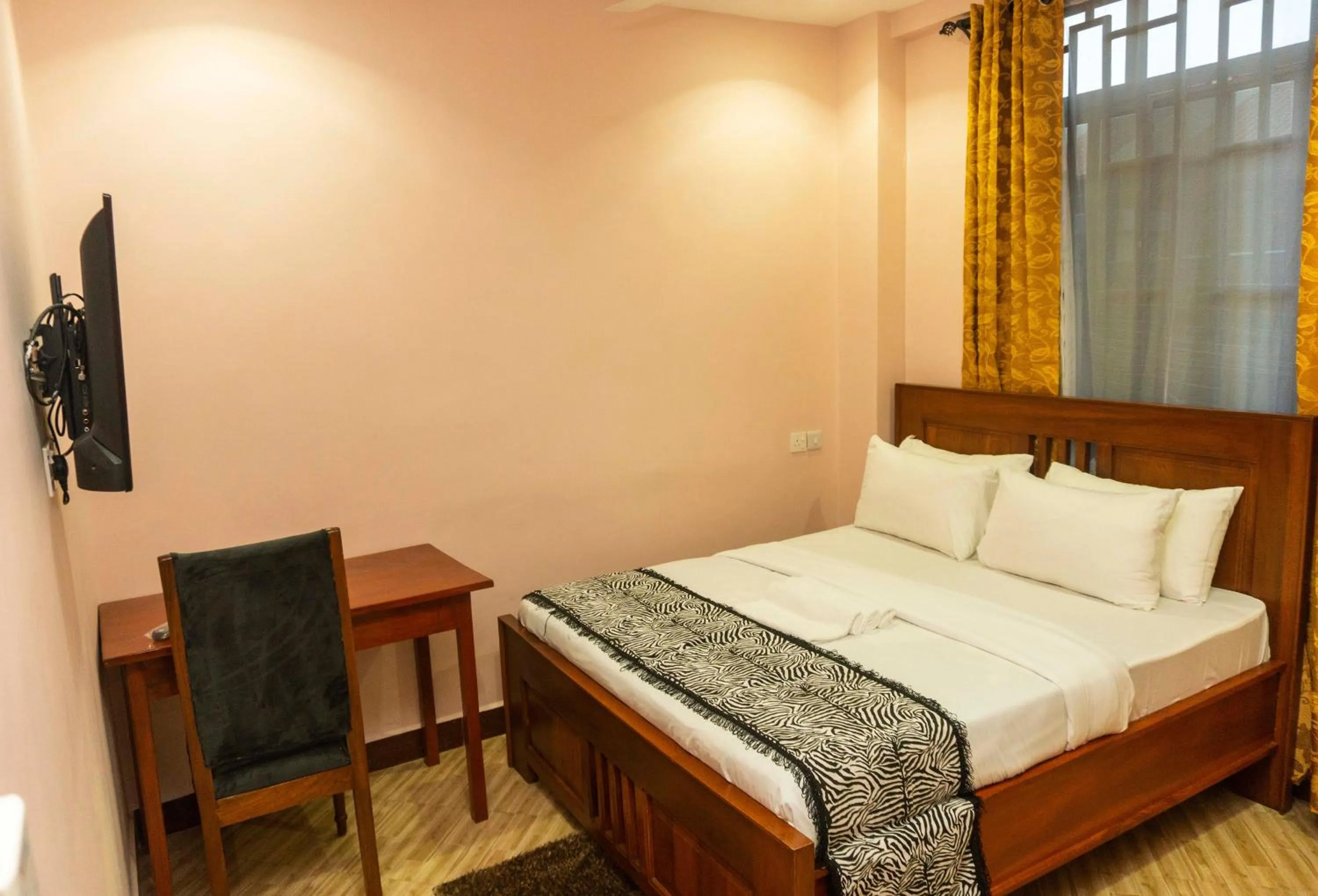 Photo of the whole room, Bed in Kiteme Comfort Lodge