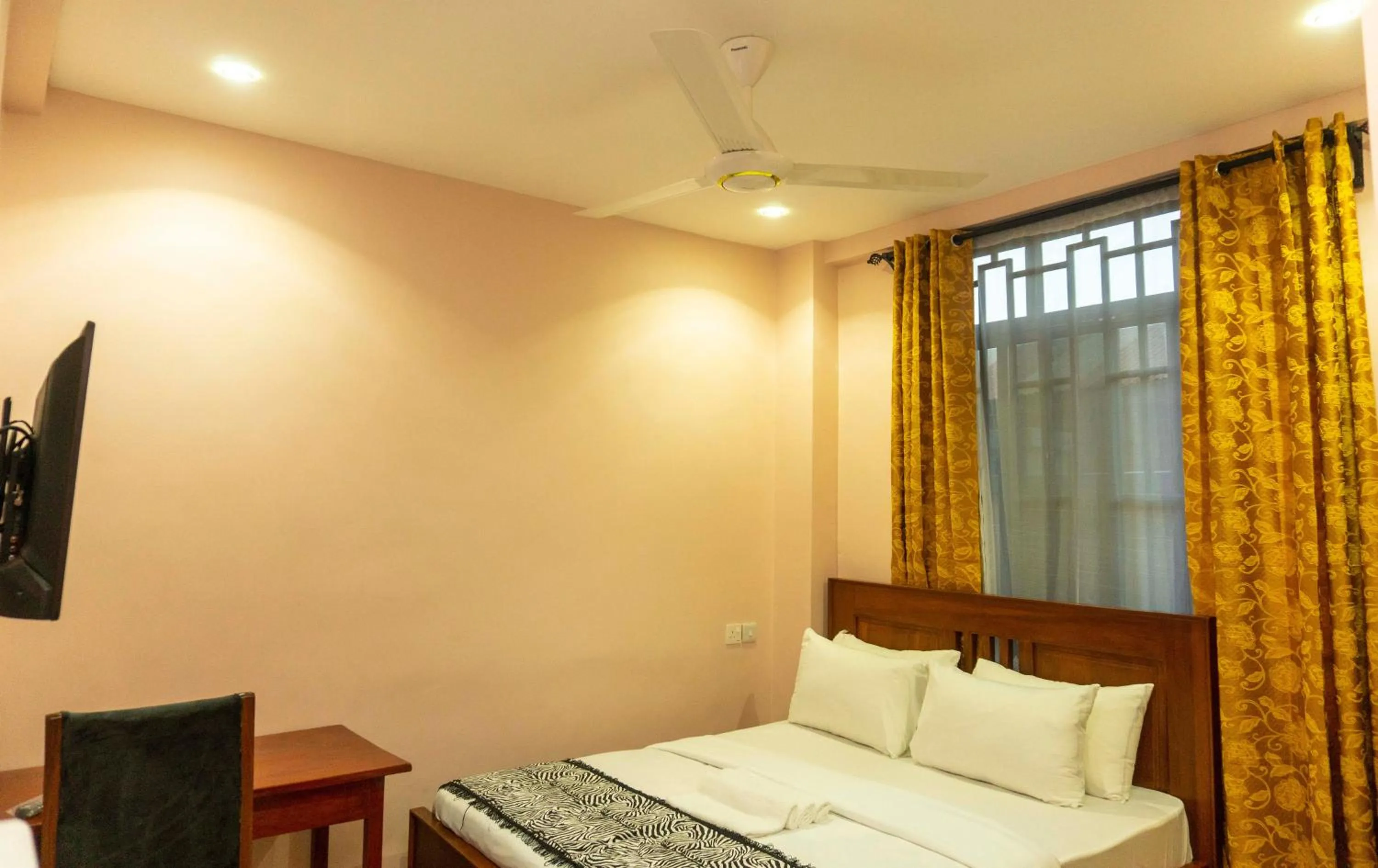 Photo of the whole room, Bed in Kiteme Comfort Lodge