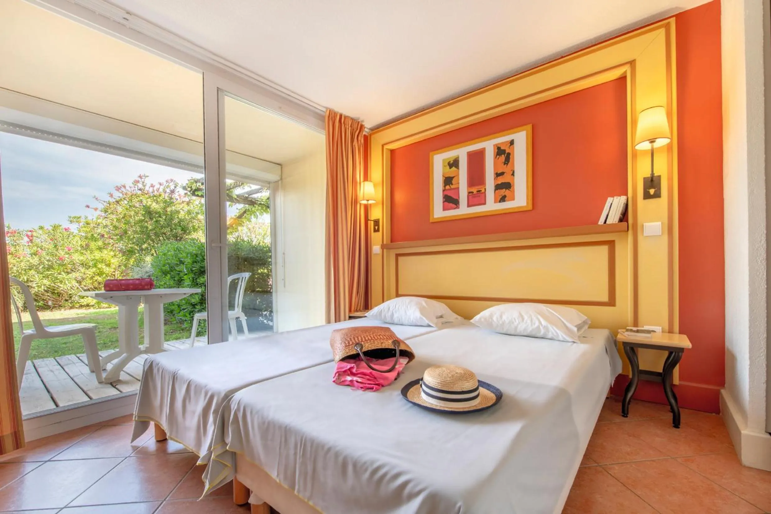 Bedroom, Bed in SOWELL Family Grau du Roi