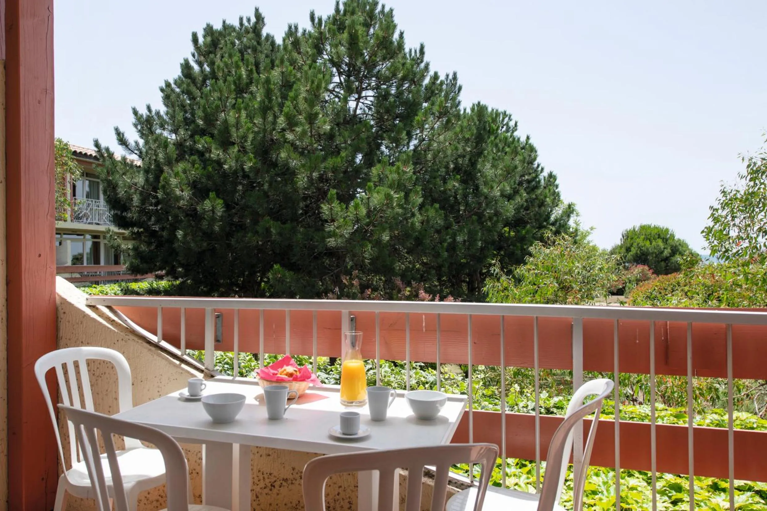 Patio in SOWELL Family Grau du Roi