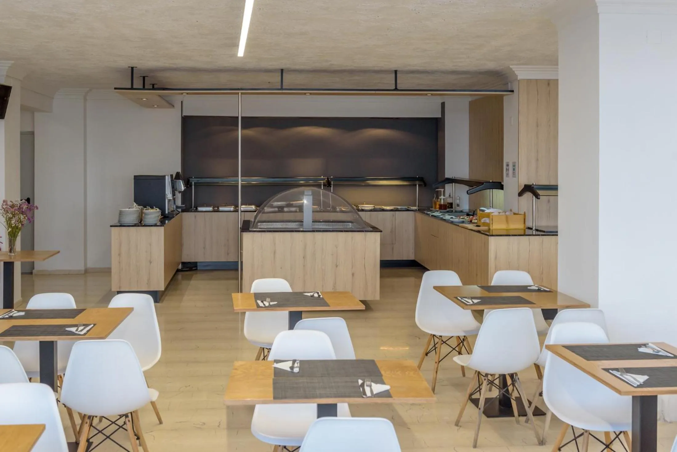 Restaurant/places to eat in Azure Mare Hotel