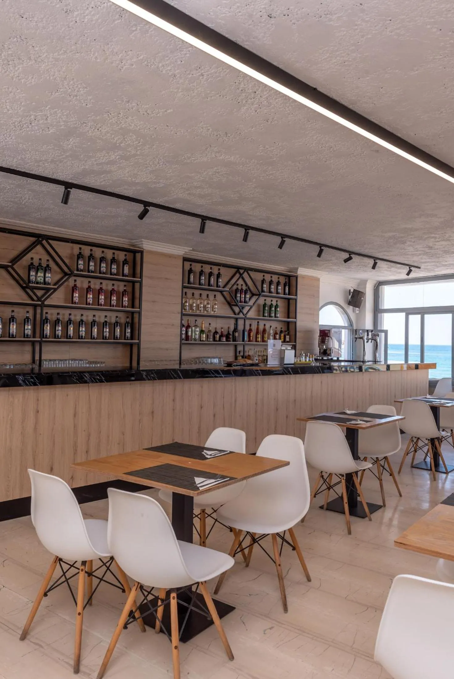 Restaurant/places to eat in Azure Mare Hotel