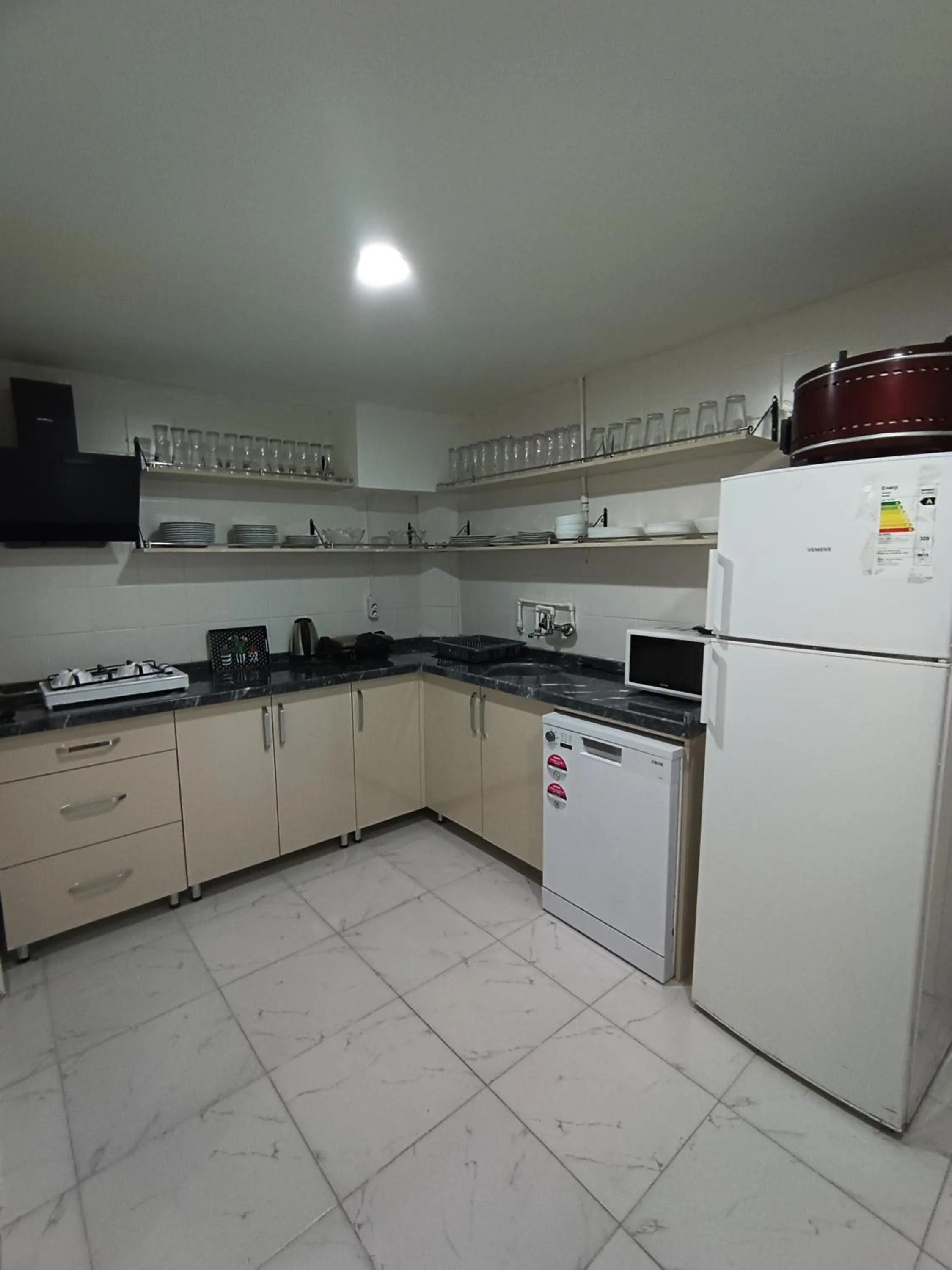 Kitchen or kitchenette in Deeps Hostel Ankara 2