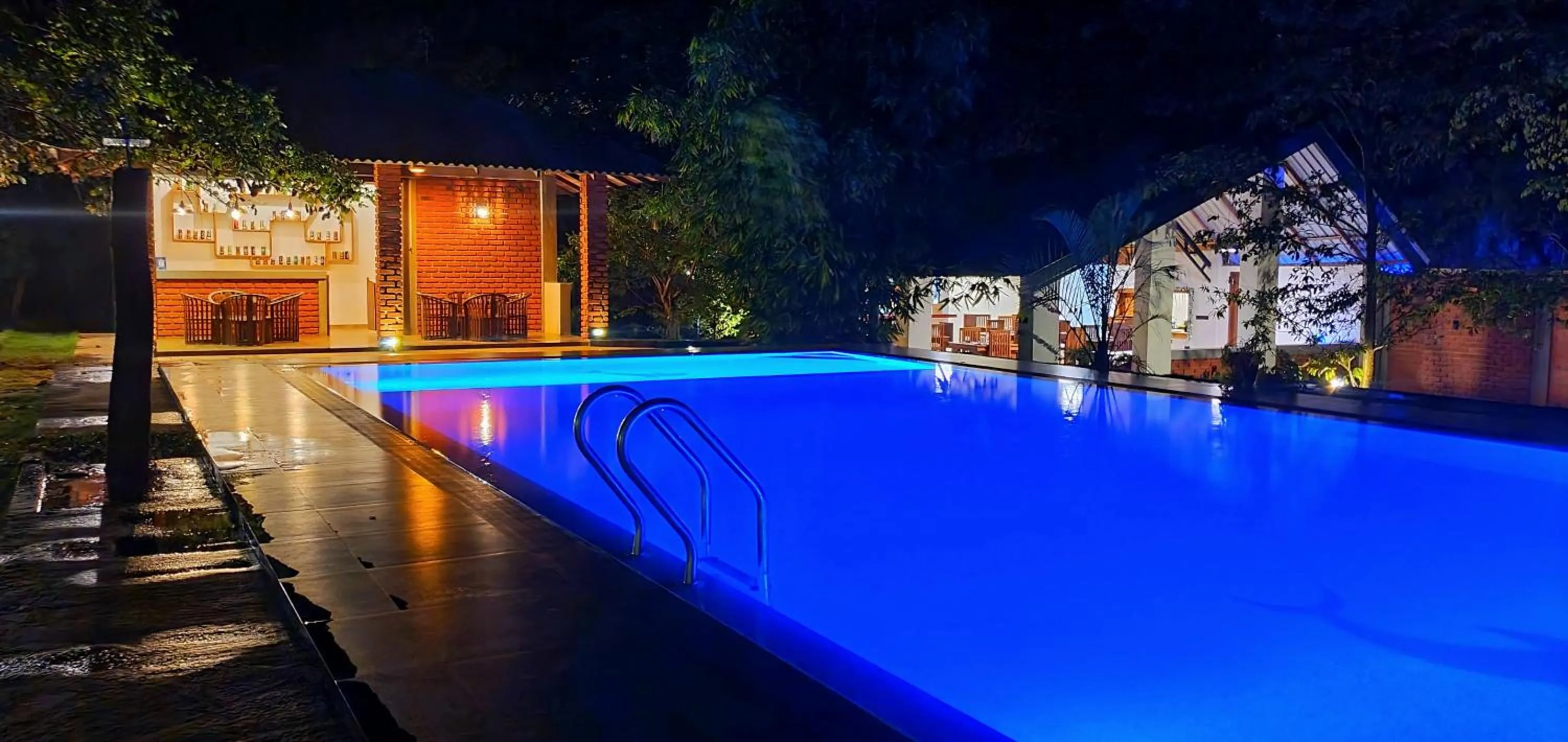 Swimming pool in Naturaliza Sigiriya