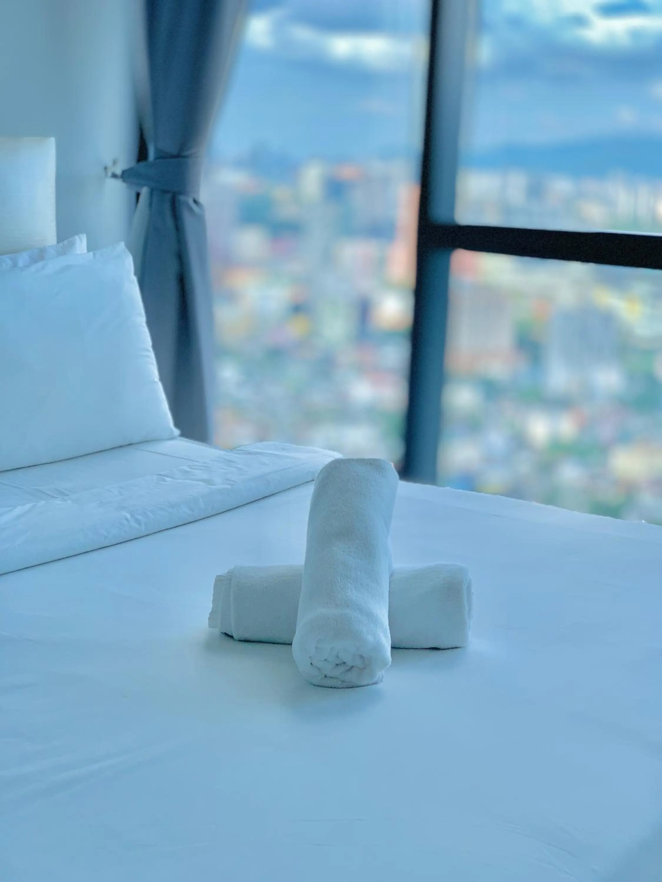 towels, Bed in Star Sky Park KLCC