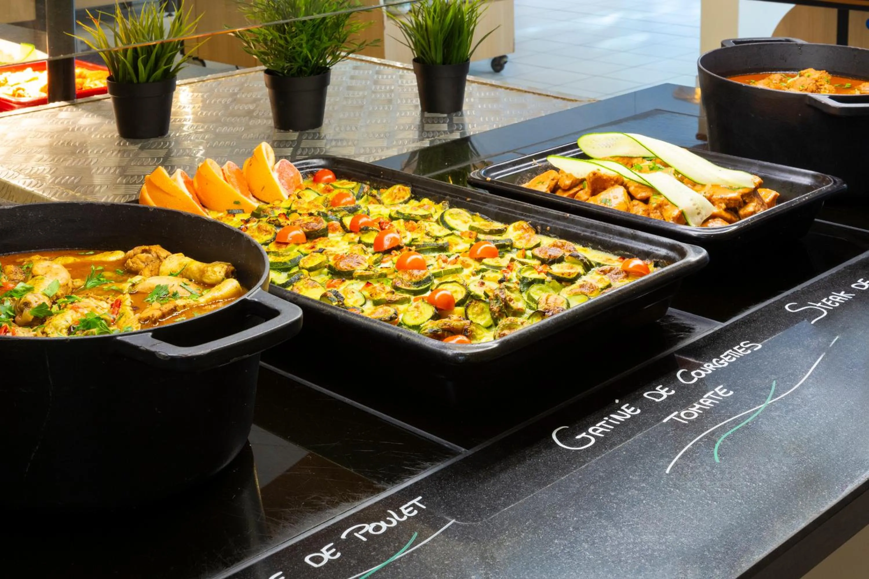 Restaurant/places to eat in SOWELL RESIDENCES Les Lauriers Roses