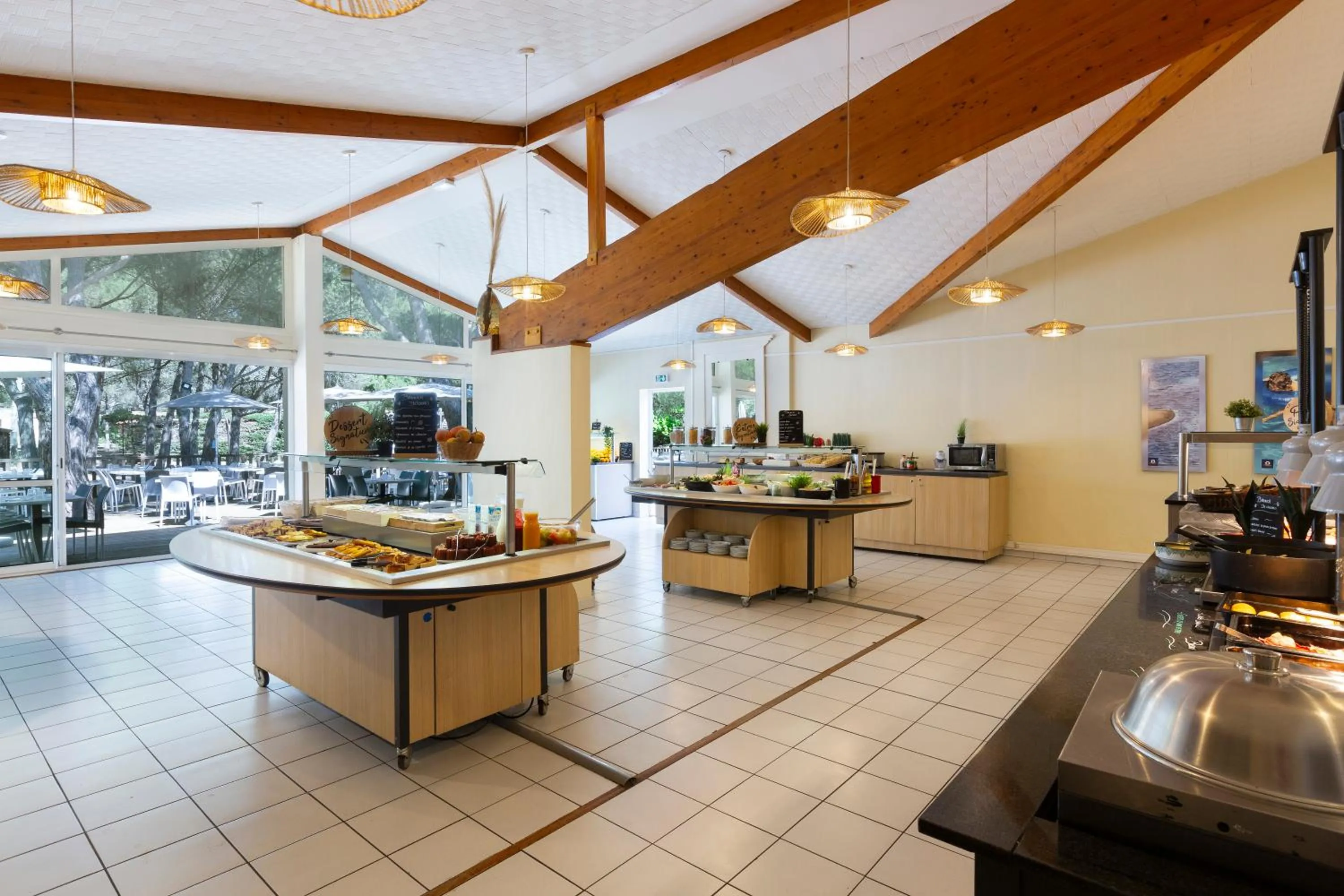 Restaurant/places to eat in SOWELL RESIDENCES Les Lauriers Roses