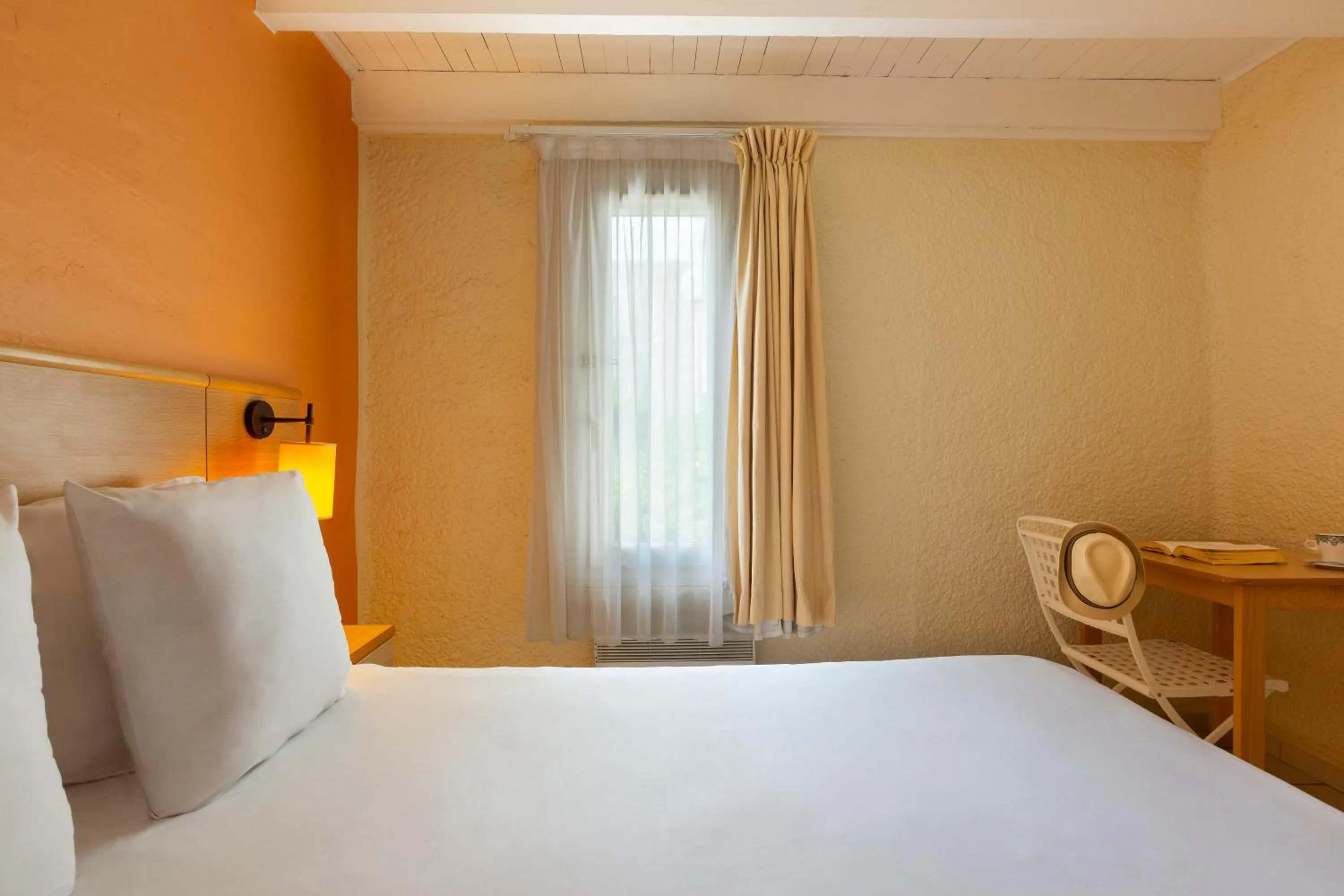 Bedroom, Bed in SOWELL RESIDENCES Les Lauriers Roses