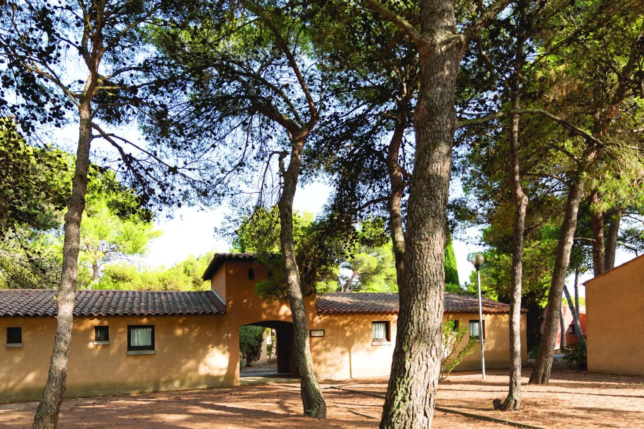 Day in SOWELL RESIDENCES Les Lauriers Roses