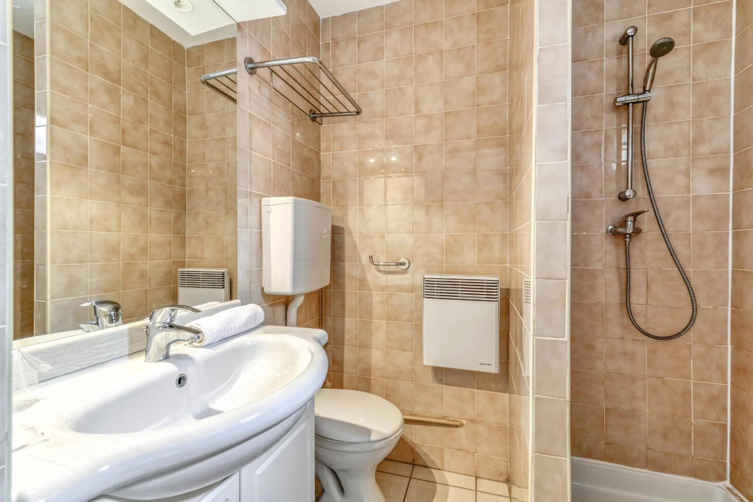 Bathroom in SOWELL RESIDENCES Les Lauriers Roses