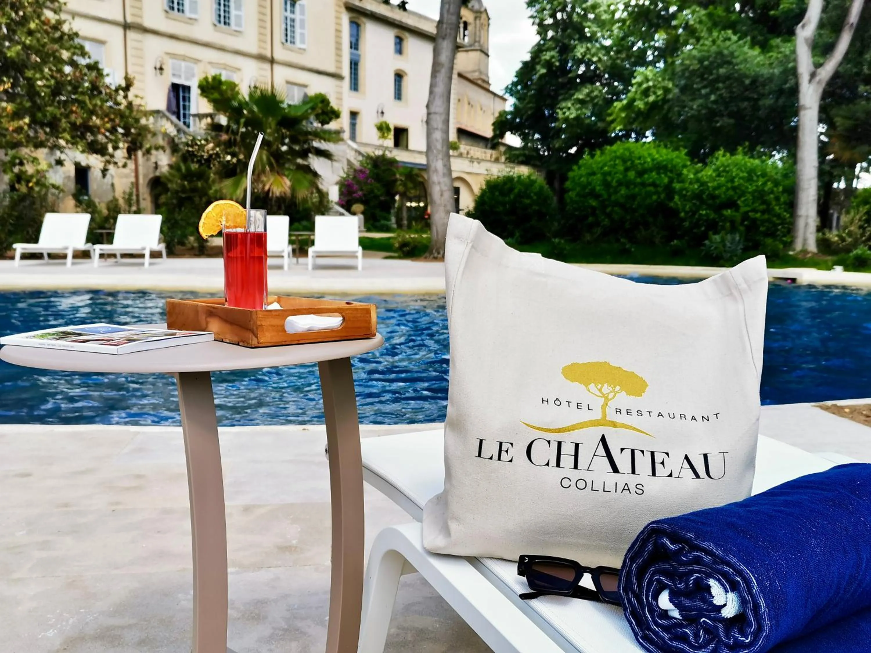 Swimming pool in Château de Collias