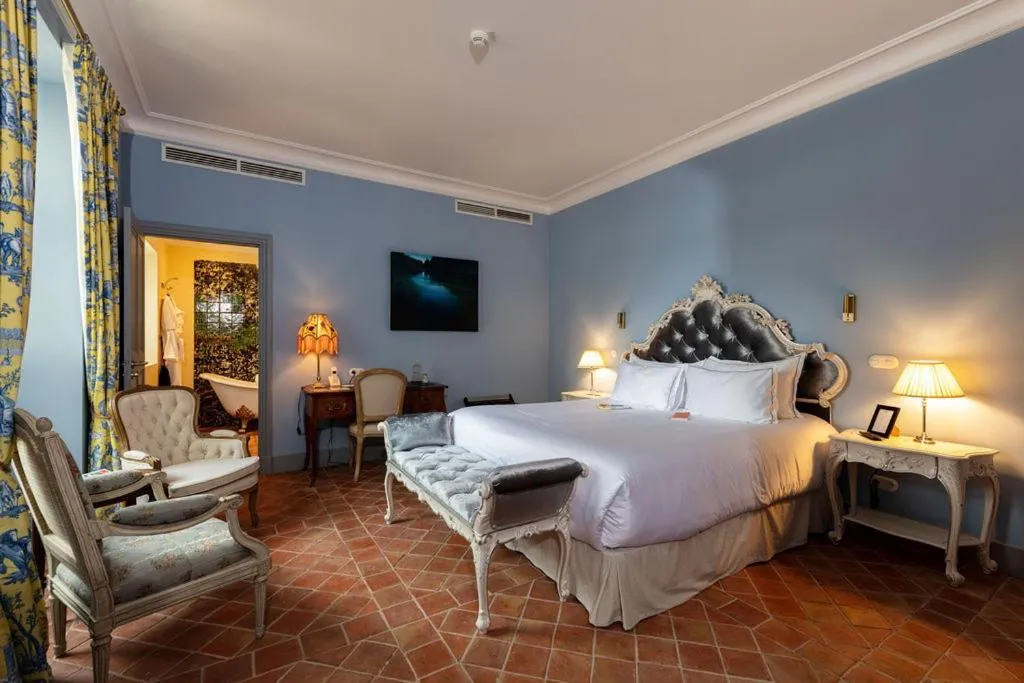 Bedroom, Bed in Château de Collias