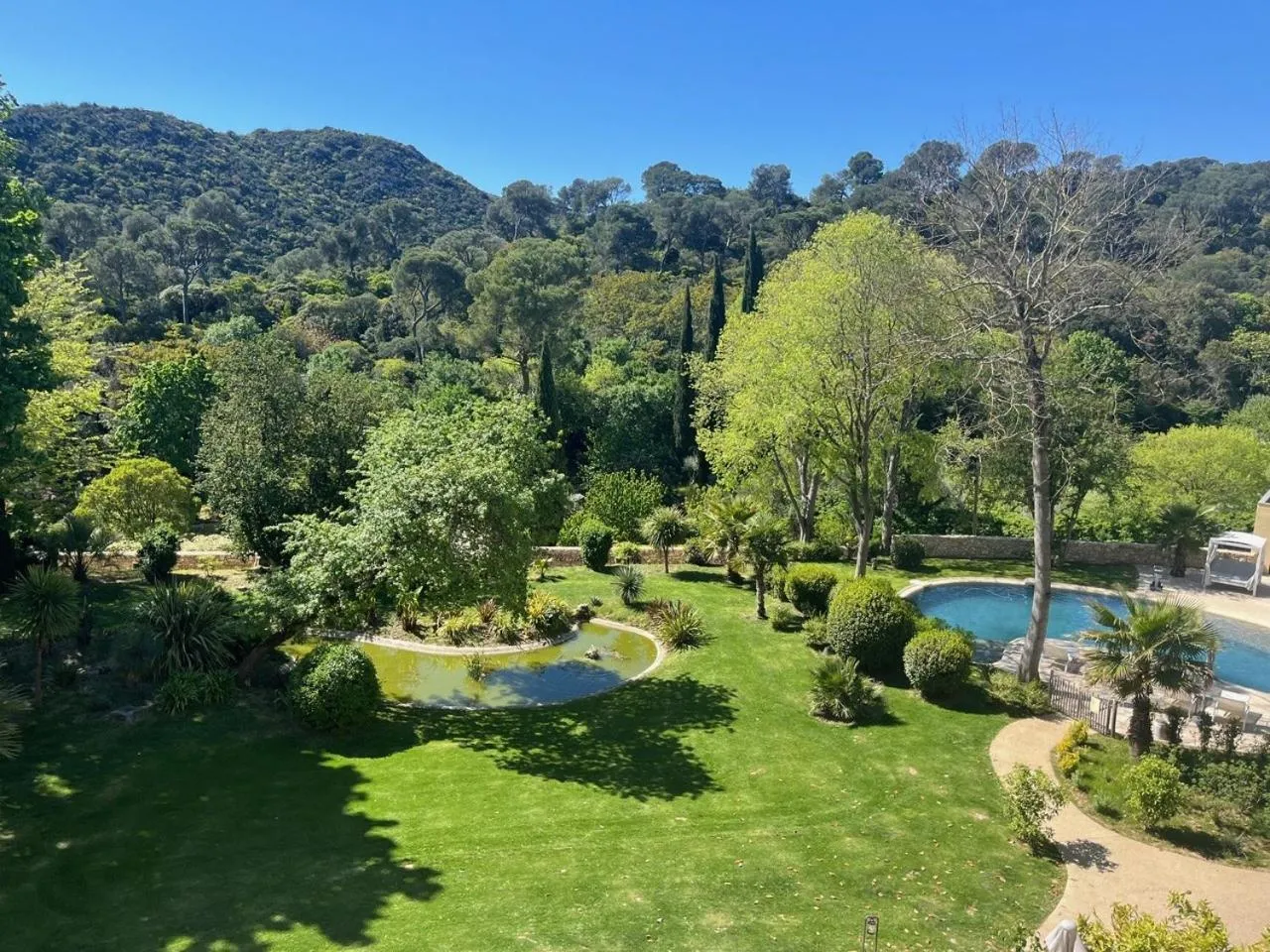 Garden view in Château de Collias - Maison de Vacances