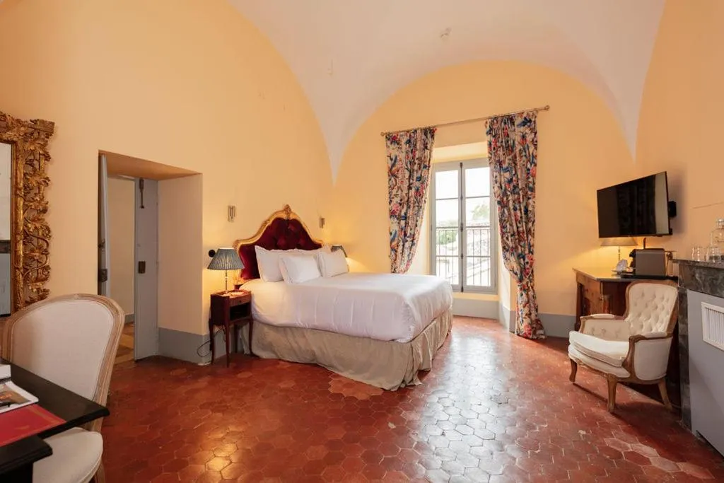 Photo of the whole room, Bed in Château de Collias - Maison de Vacances