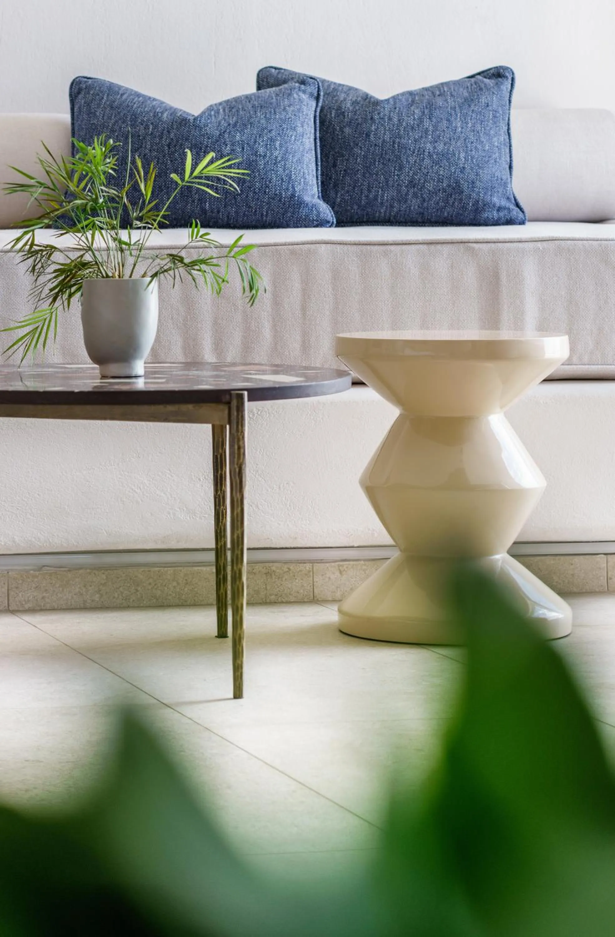 Living room in Pelican Bay Hotel