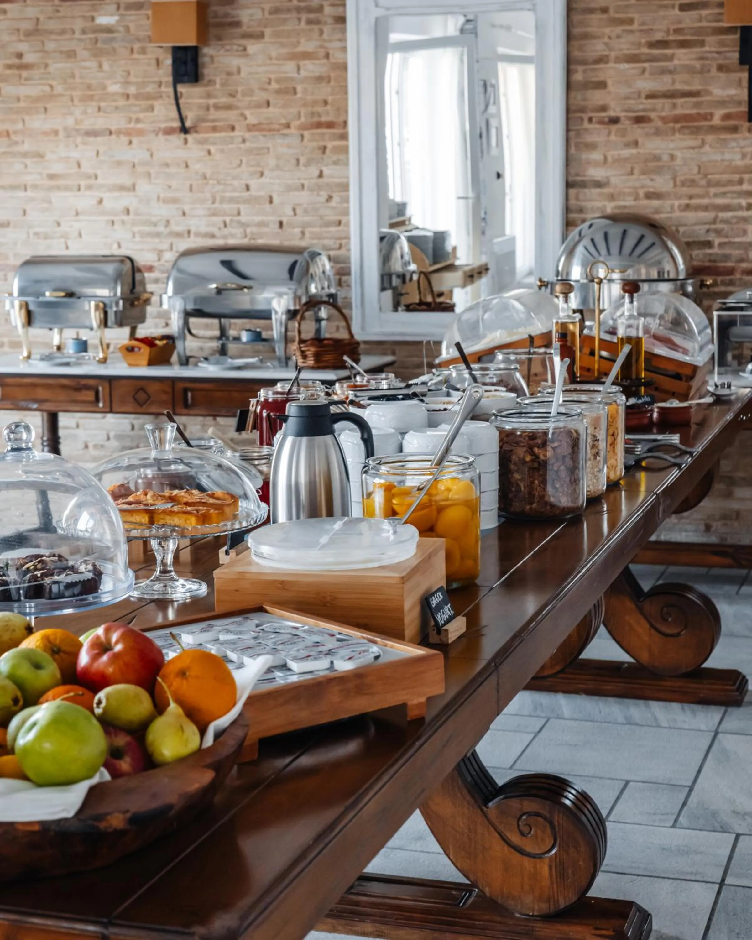 Restaurant/places to eat in Pelican Bay Hotel