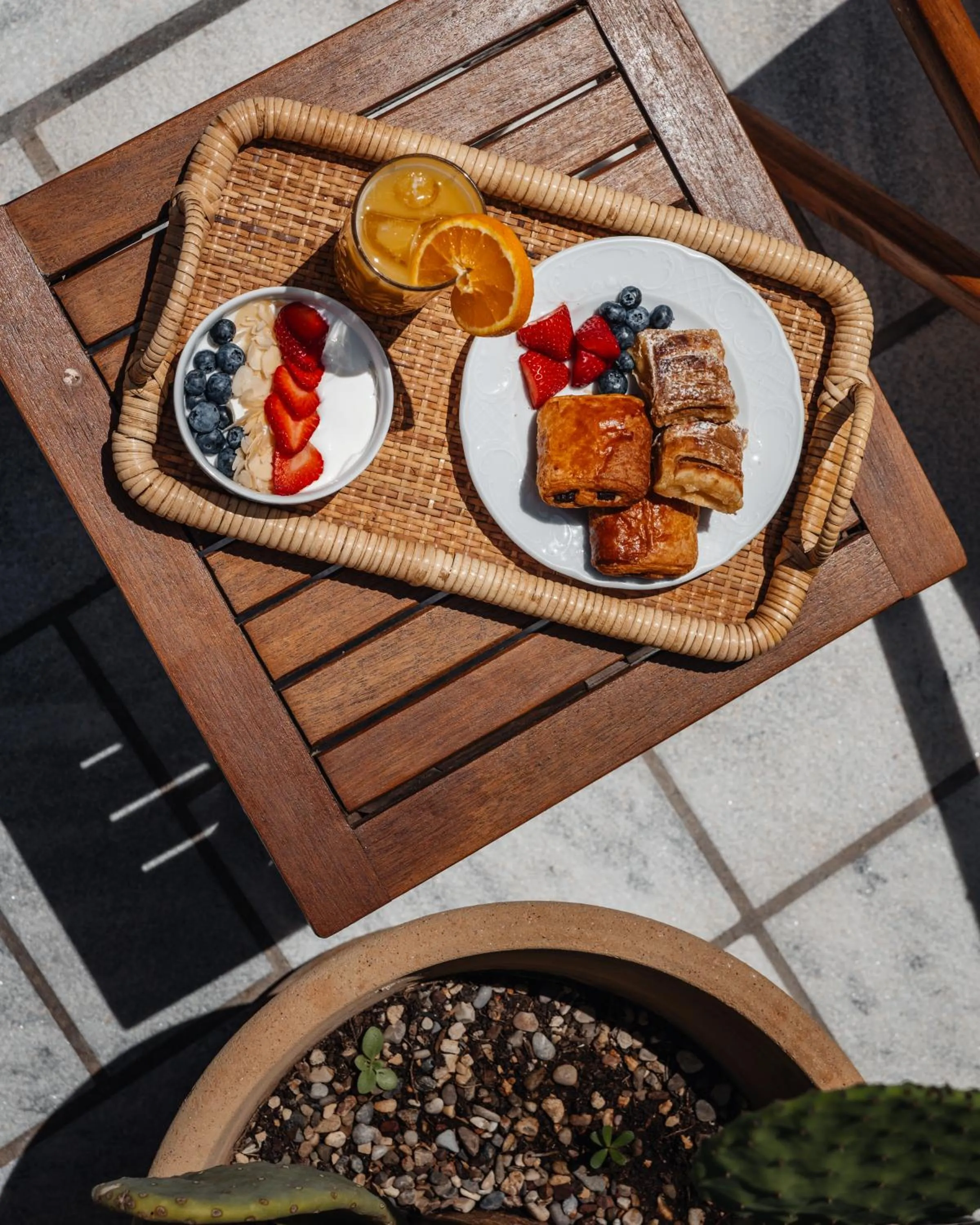 Restaurant/places to eat in Pelican Bay Hotel