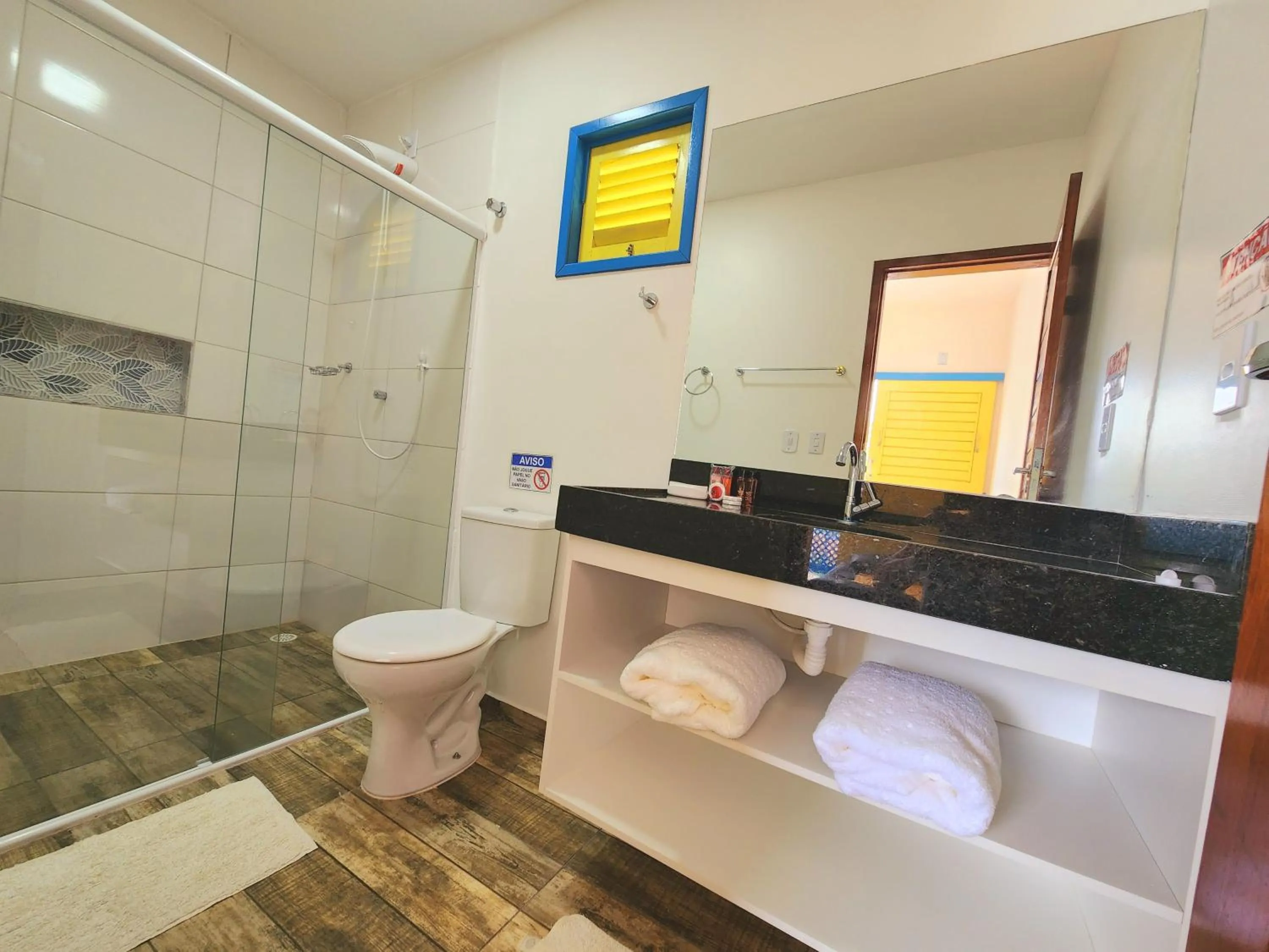 Shower in Manaí Pousada & Beach Club