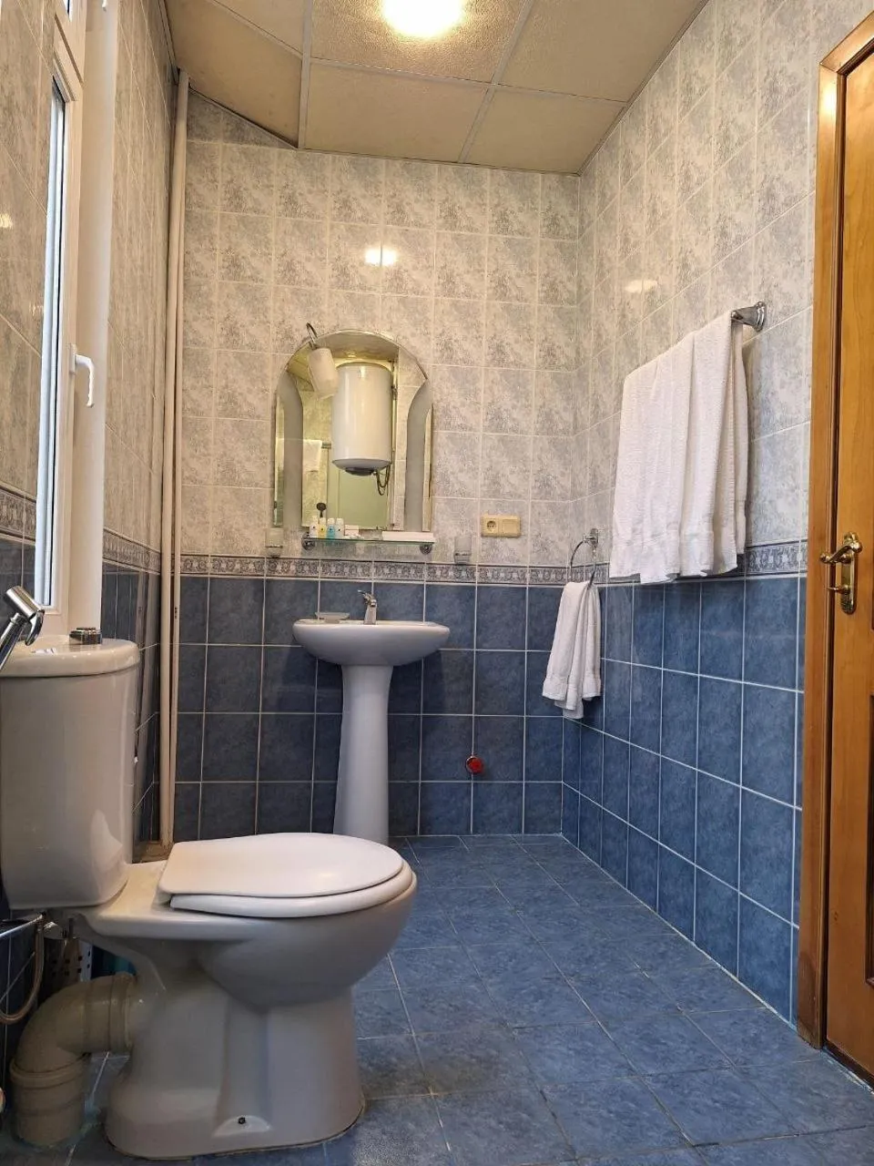 Shower in Qiz Galasi Hotel Baku