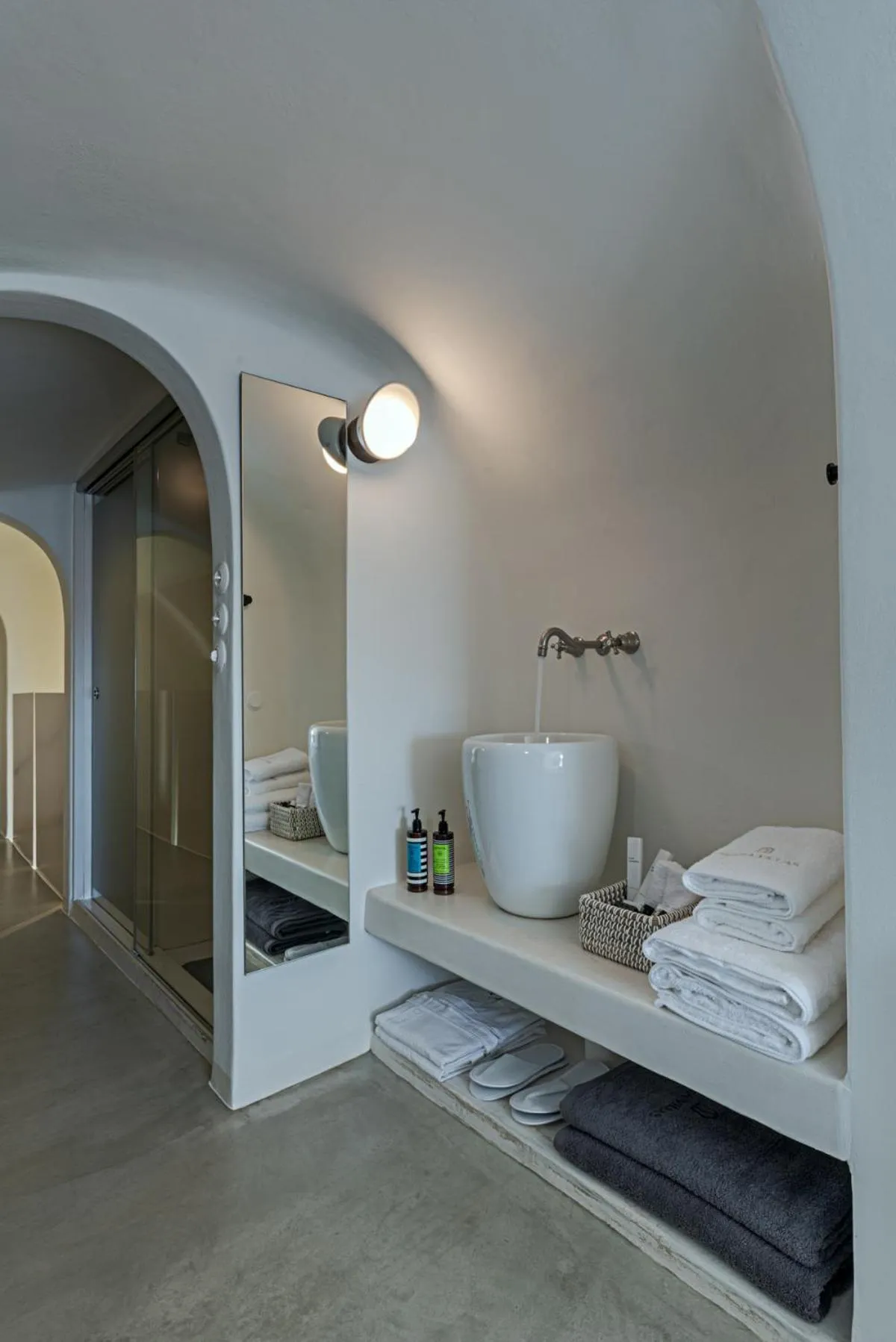 Shower, Bed in Thera Villas