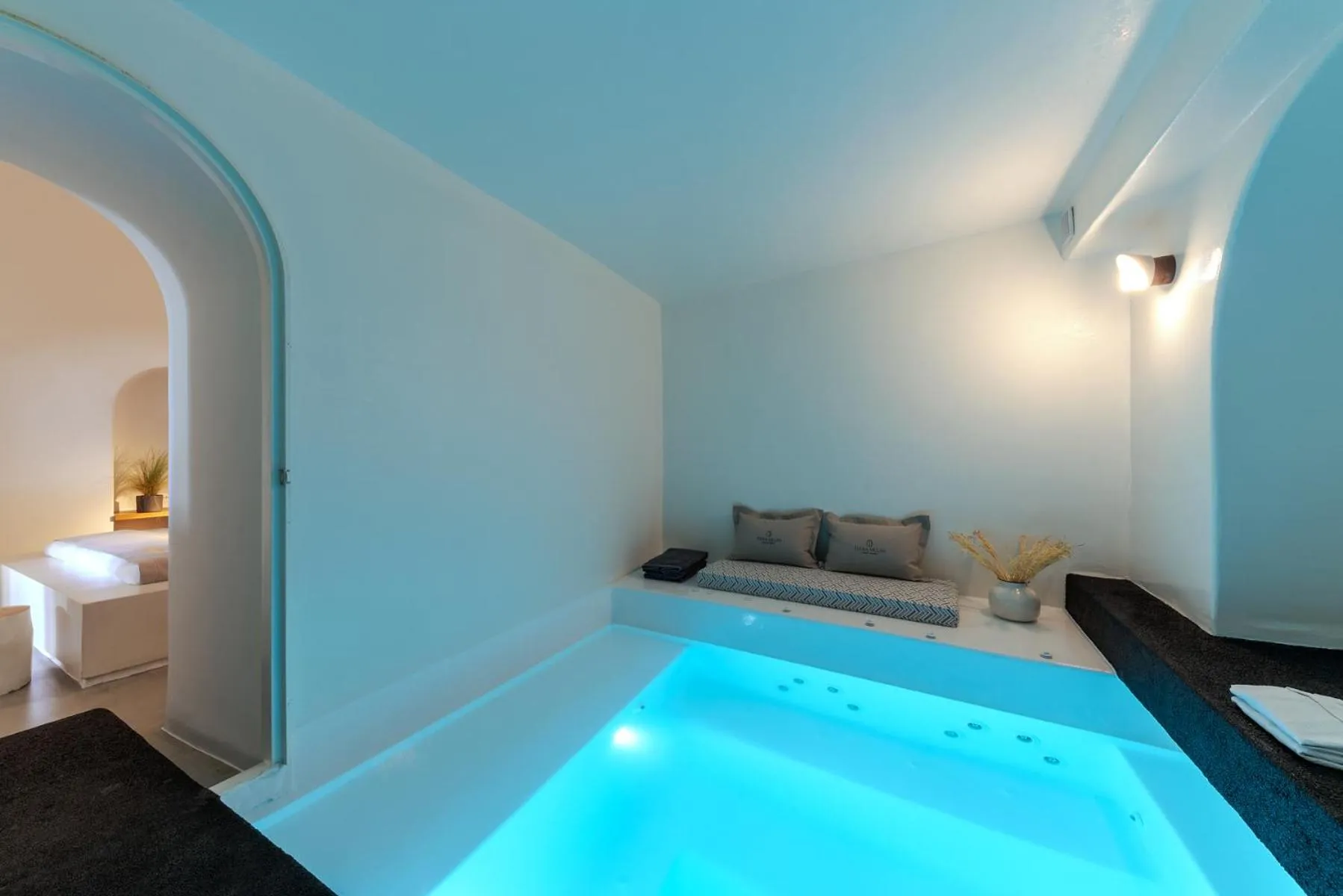 Hot Tub, Bed in Thera Villas