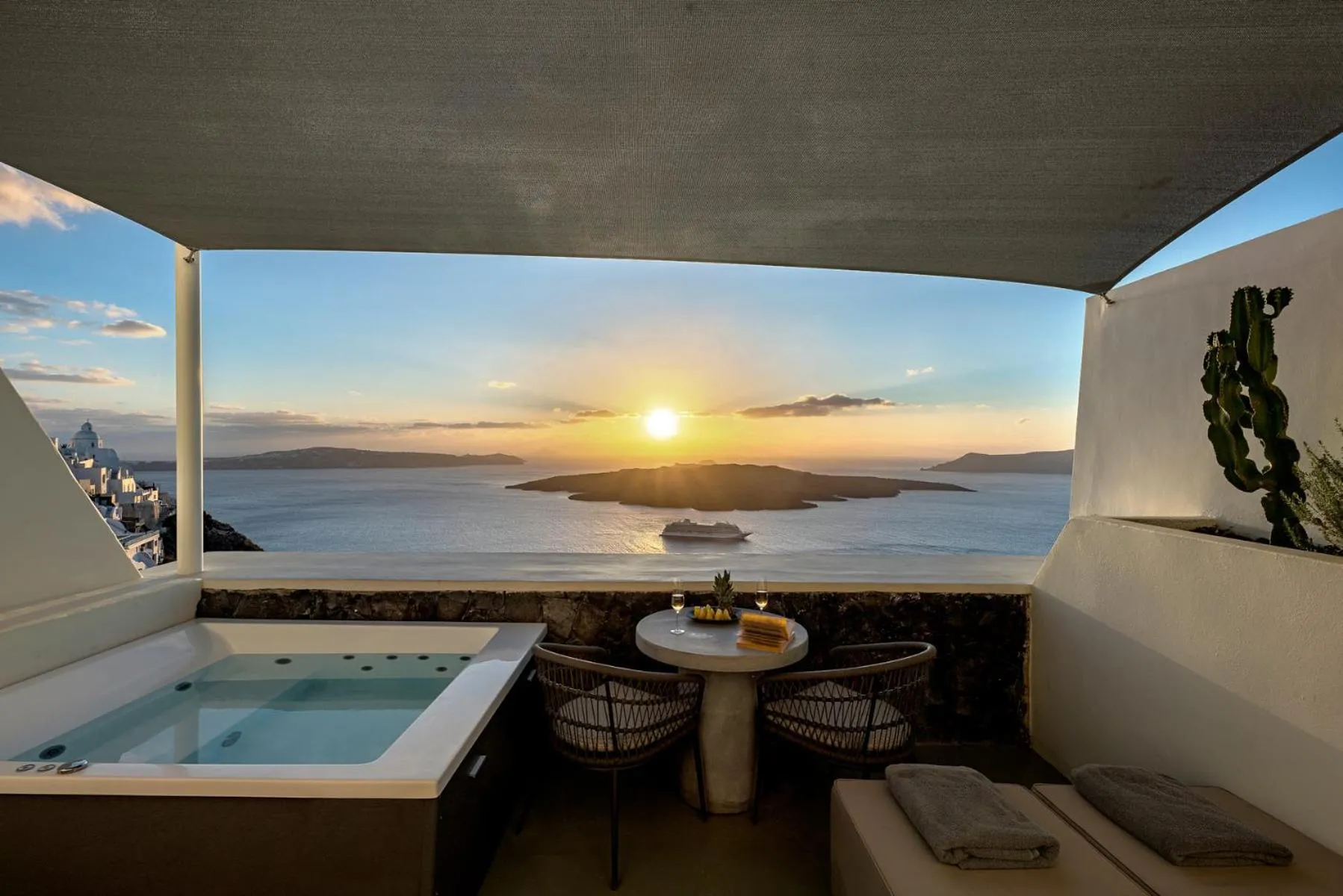 Hot Tub in Thera Villas