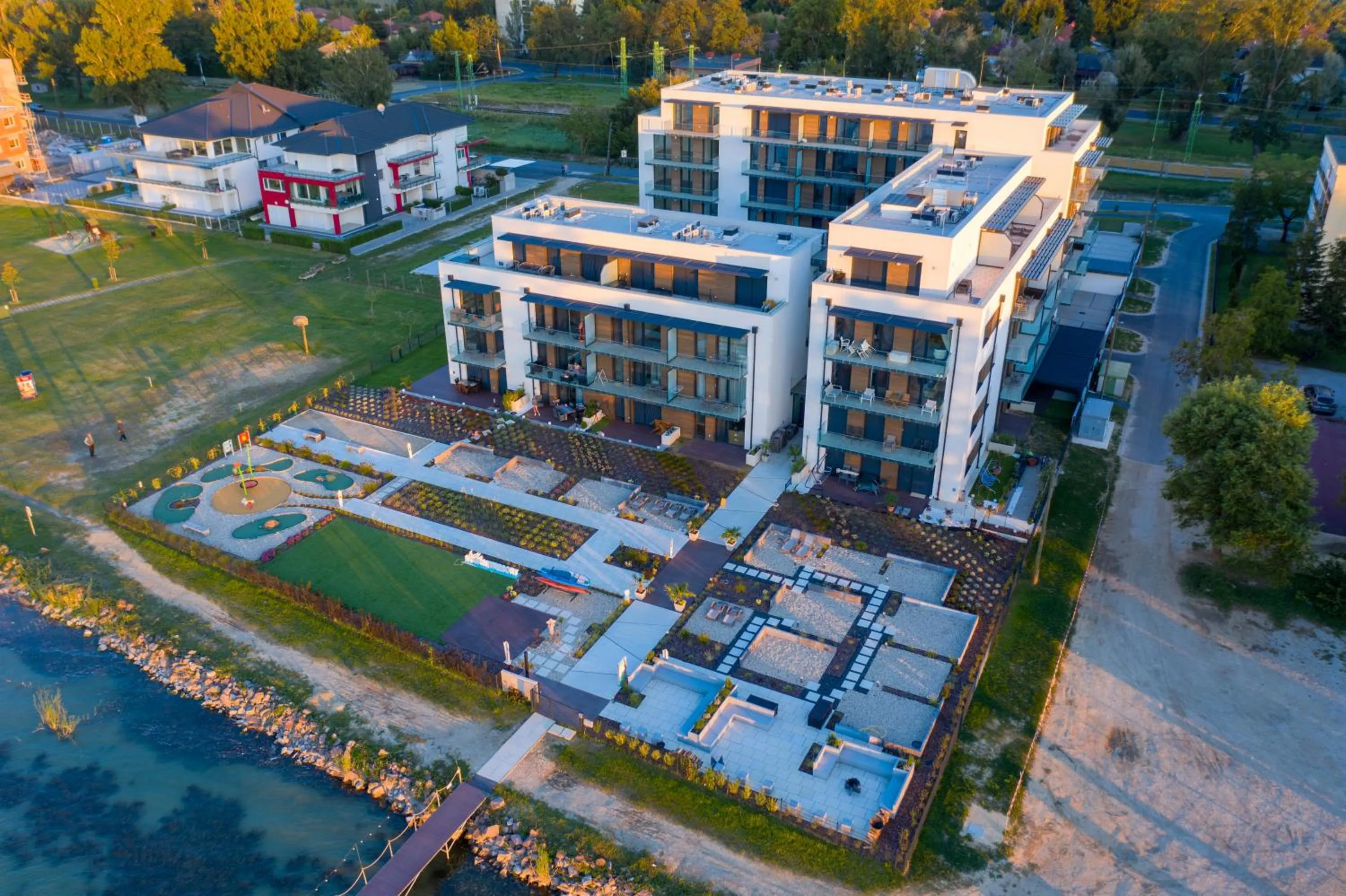 LakeView Apartment 305 Beachfront