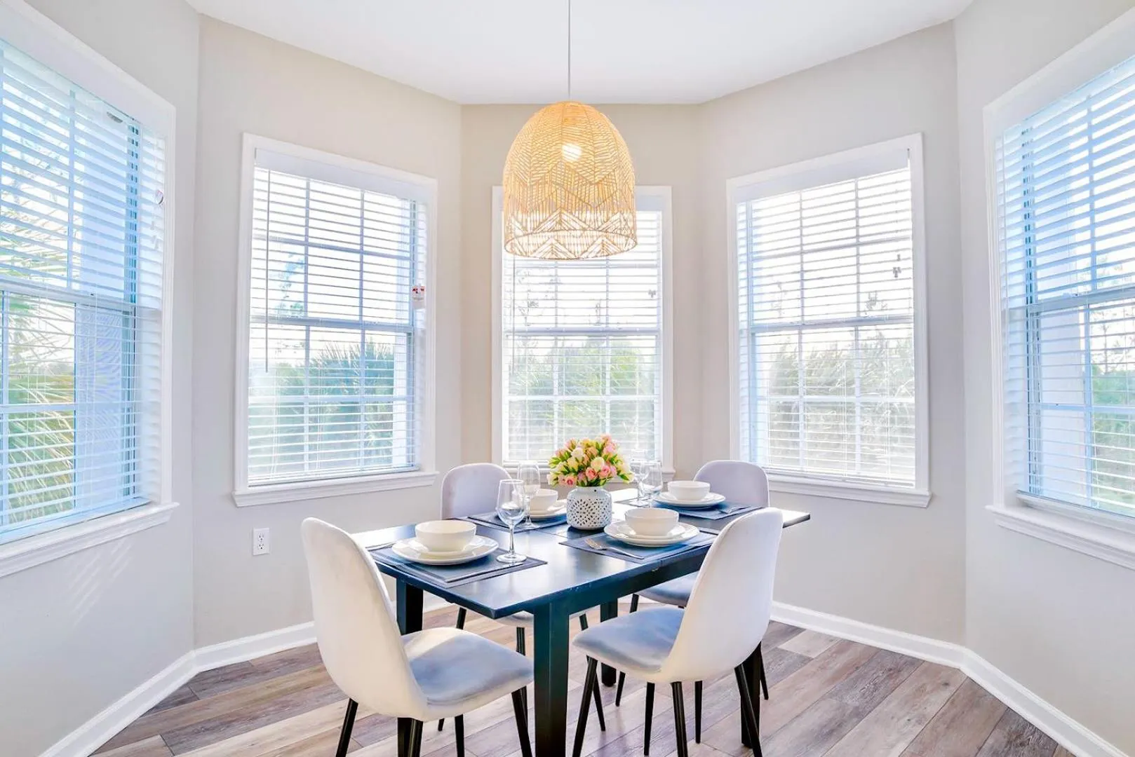 Dining area in 3BR Condo with Pool - Near Disney