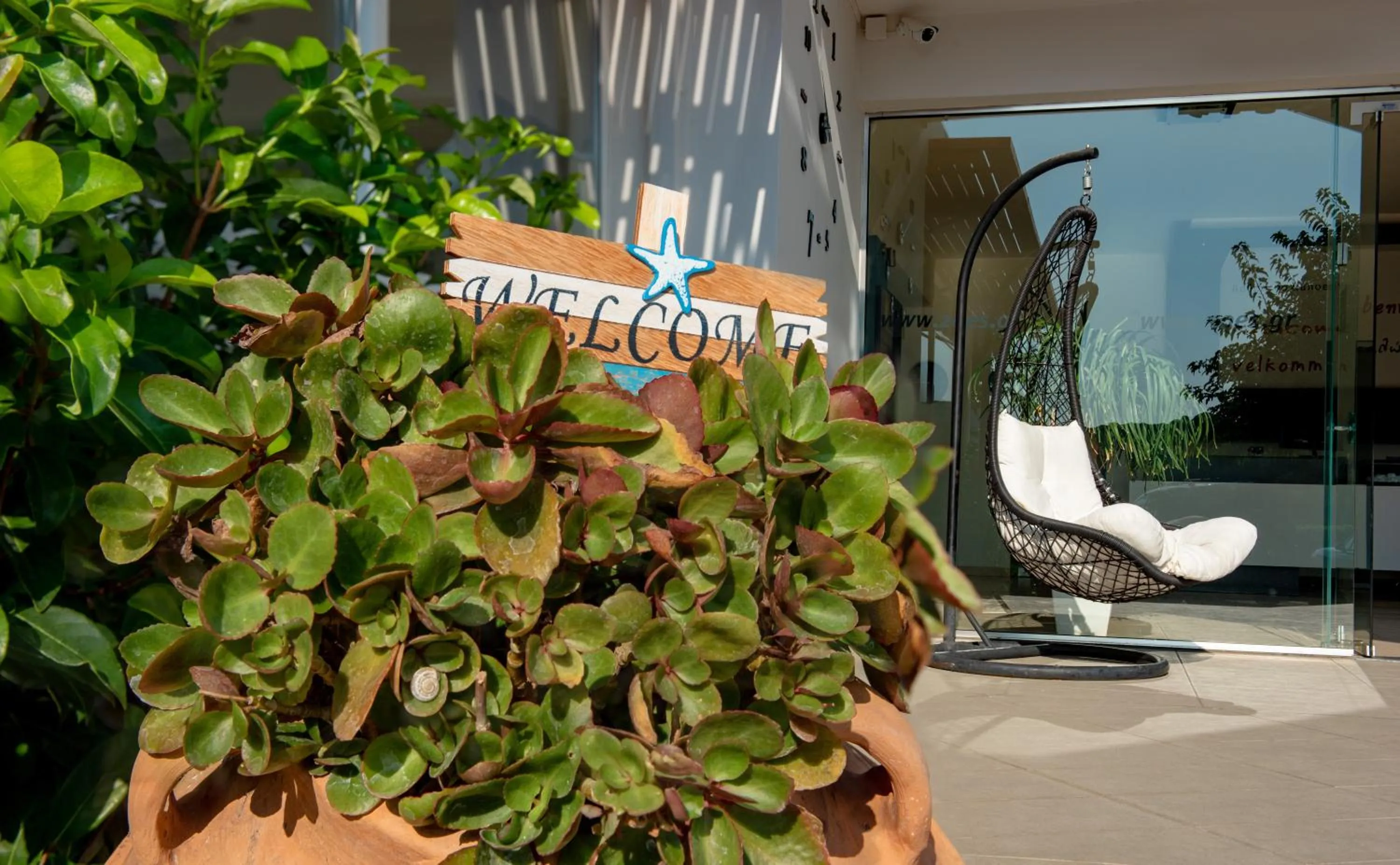 Facade/entrance in Zoes Hotel & Suites