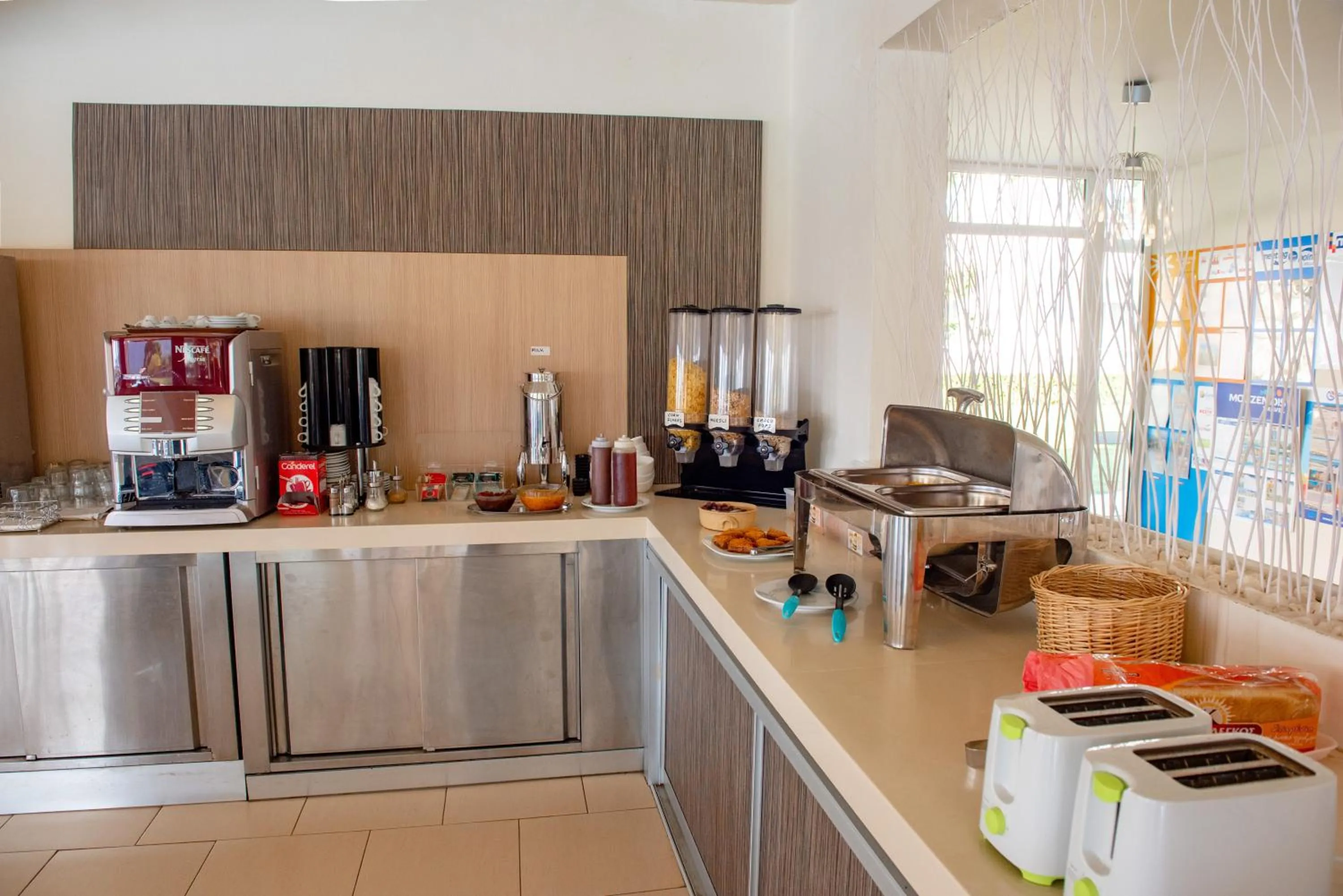 Food in Zoes Hotel & Suites