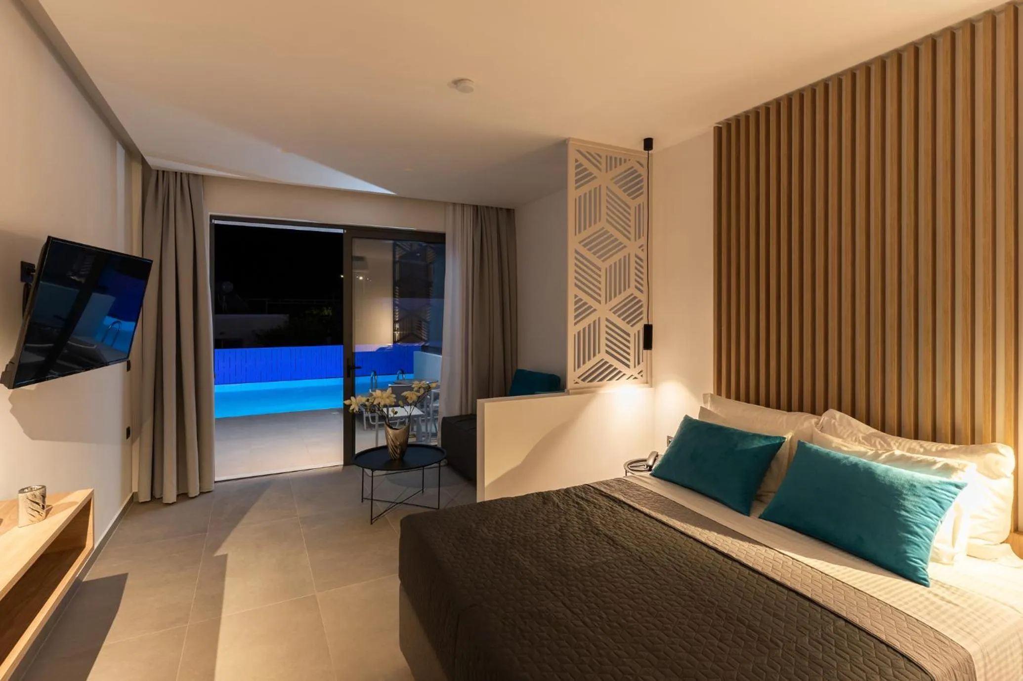 Bed in Zoes Hotel & Suites