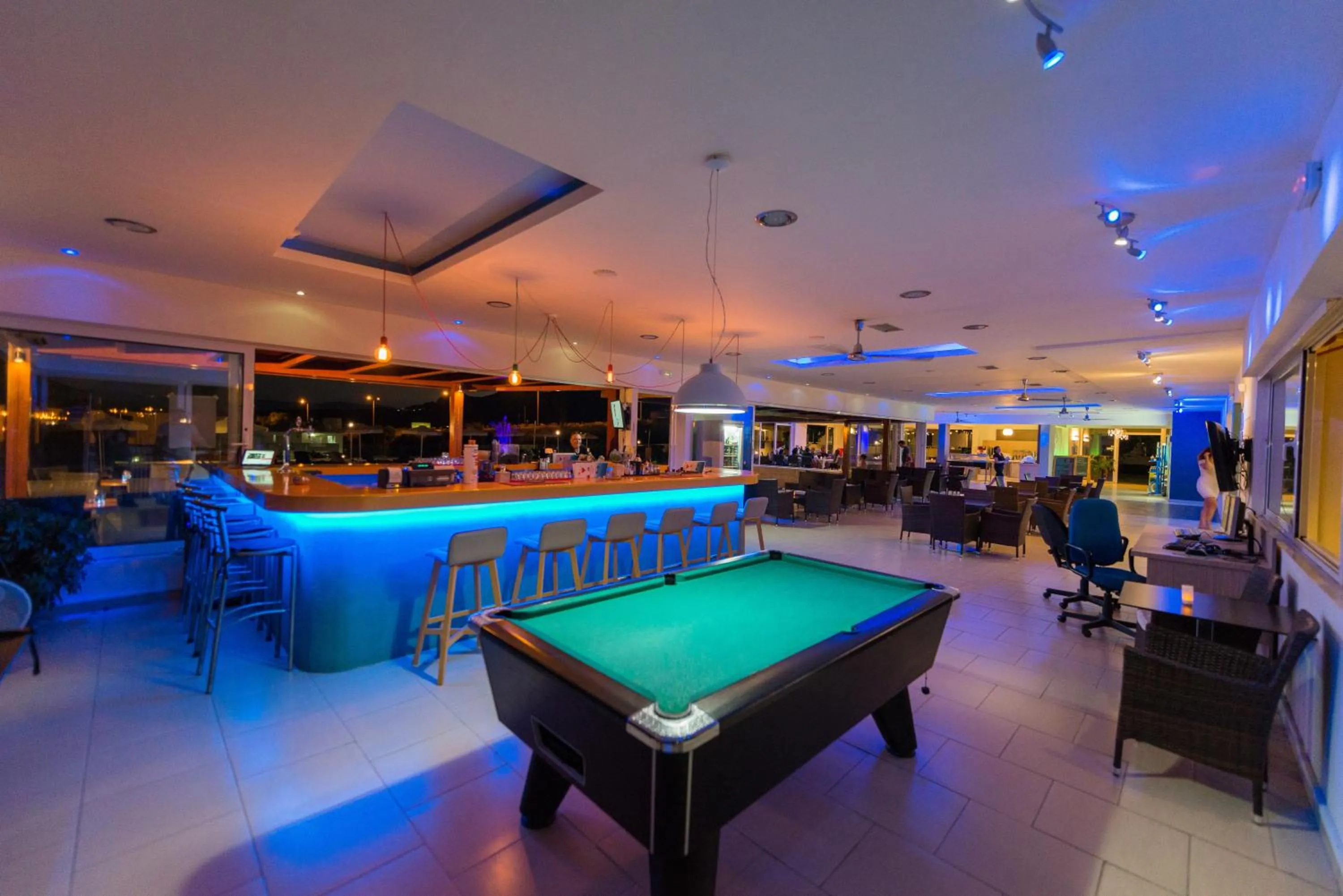 Billiard in Zoes Hotel & Suites