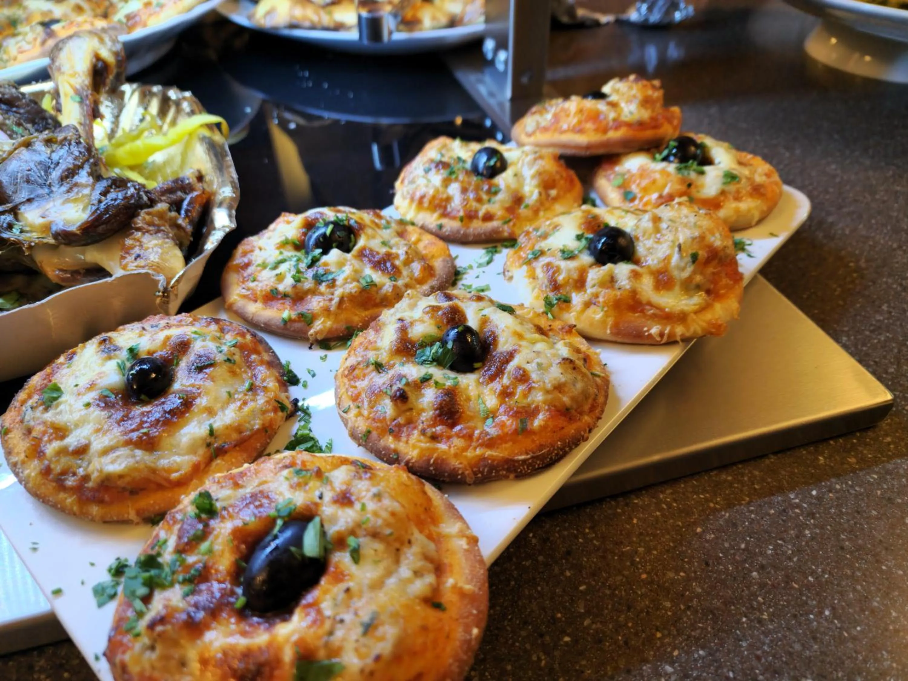 Restaurant/places to eat in Melissa Hotel