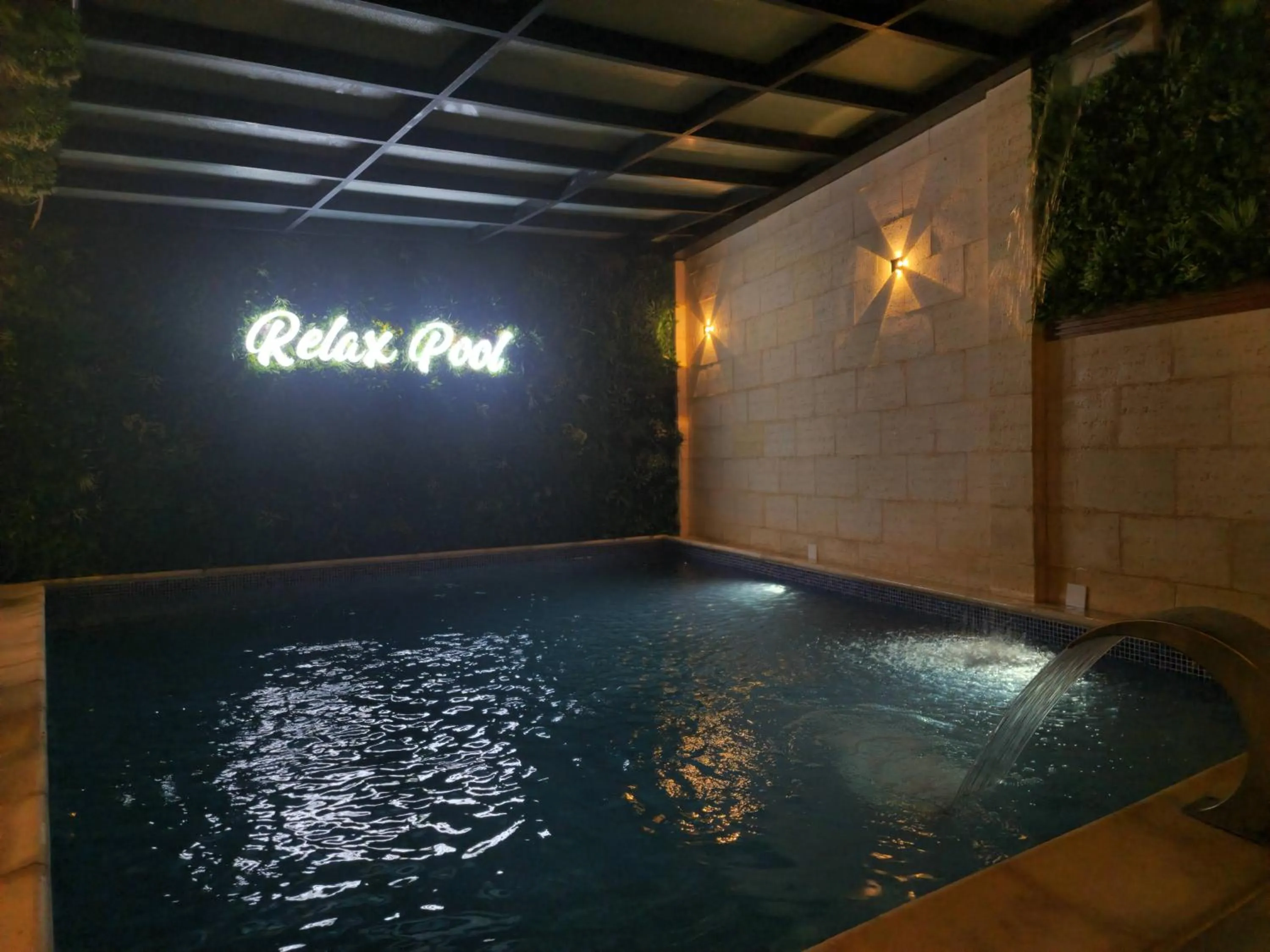 Swimming pool in Melissa Hotel