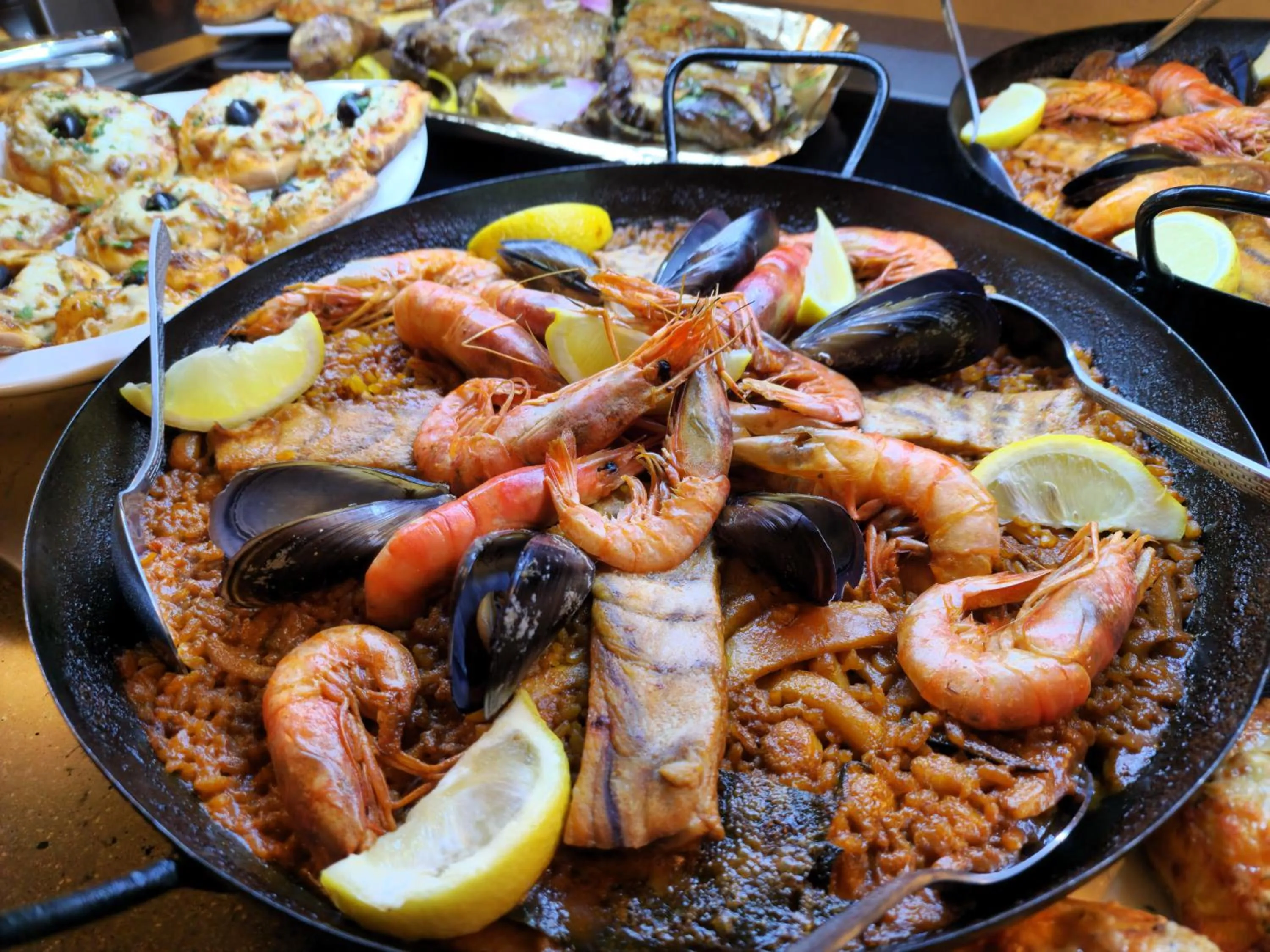 Restaurant/places to eat in Melissa Hotel