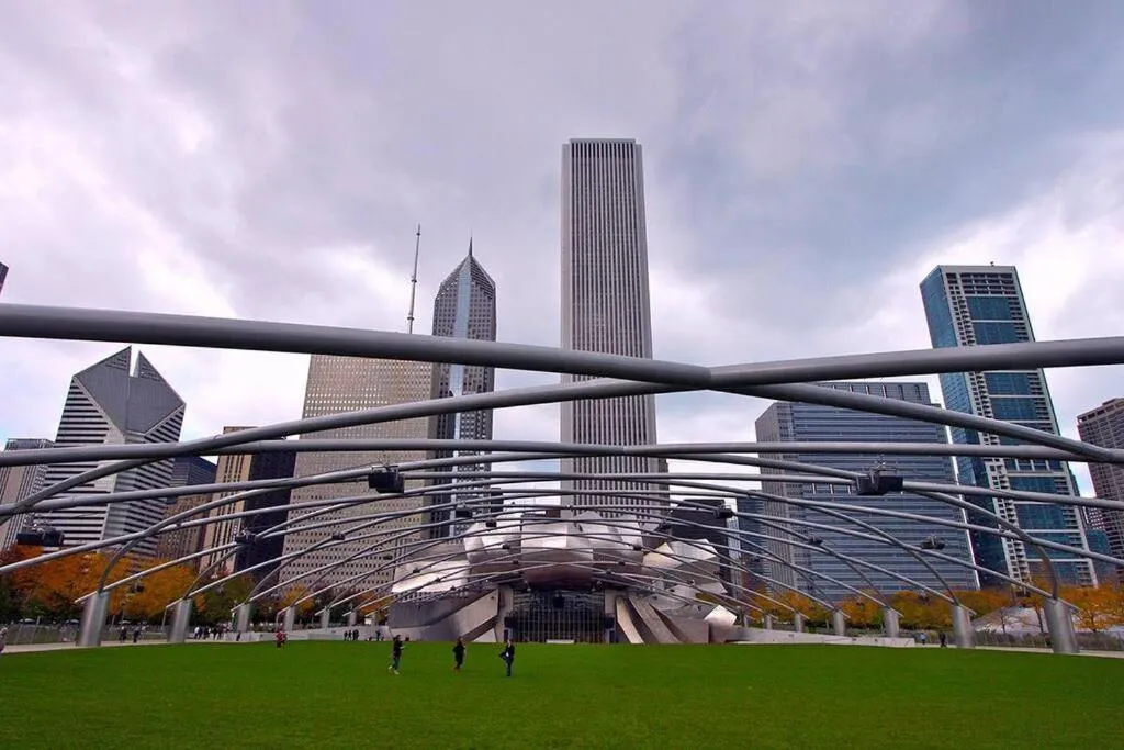 McCormick Place Beautiful 2BR Apartment with Optional Parking Sleeps up to 8 Near Soldier Field, Grant Park and Lakefront Trail