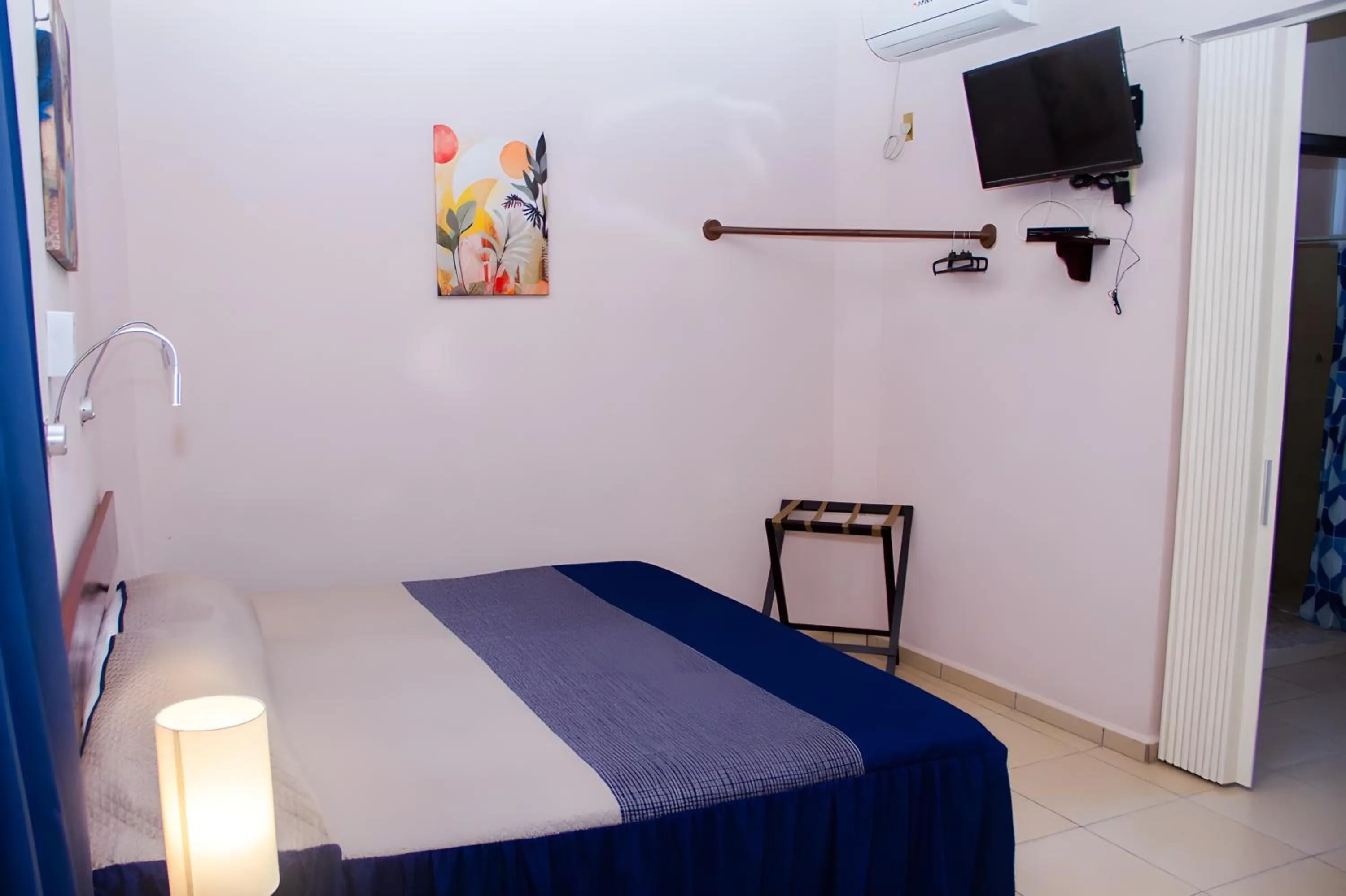 Photo of the whole room, Bed in Hotel Cortaza Galería