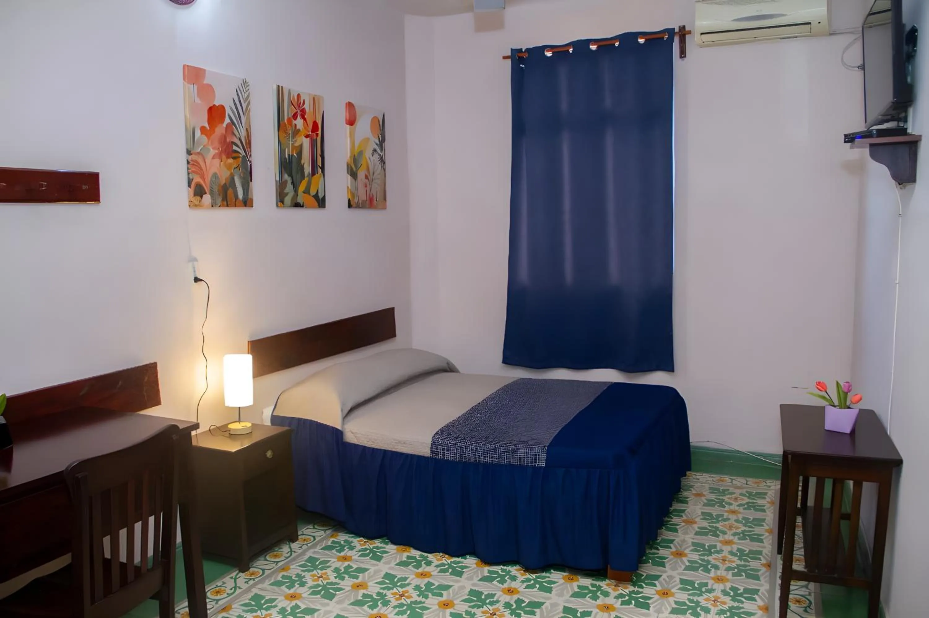 Photo of the whole room, Bed in Hotel Cortaza Galería