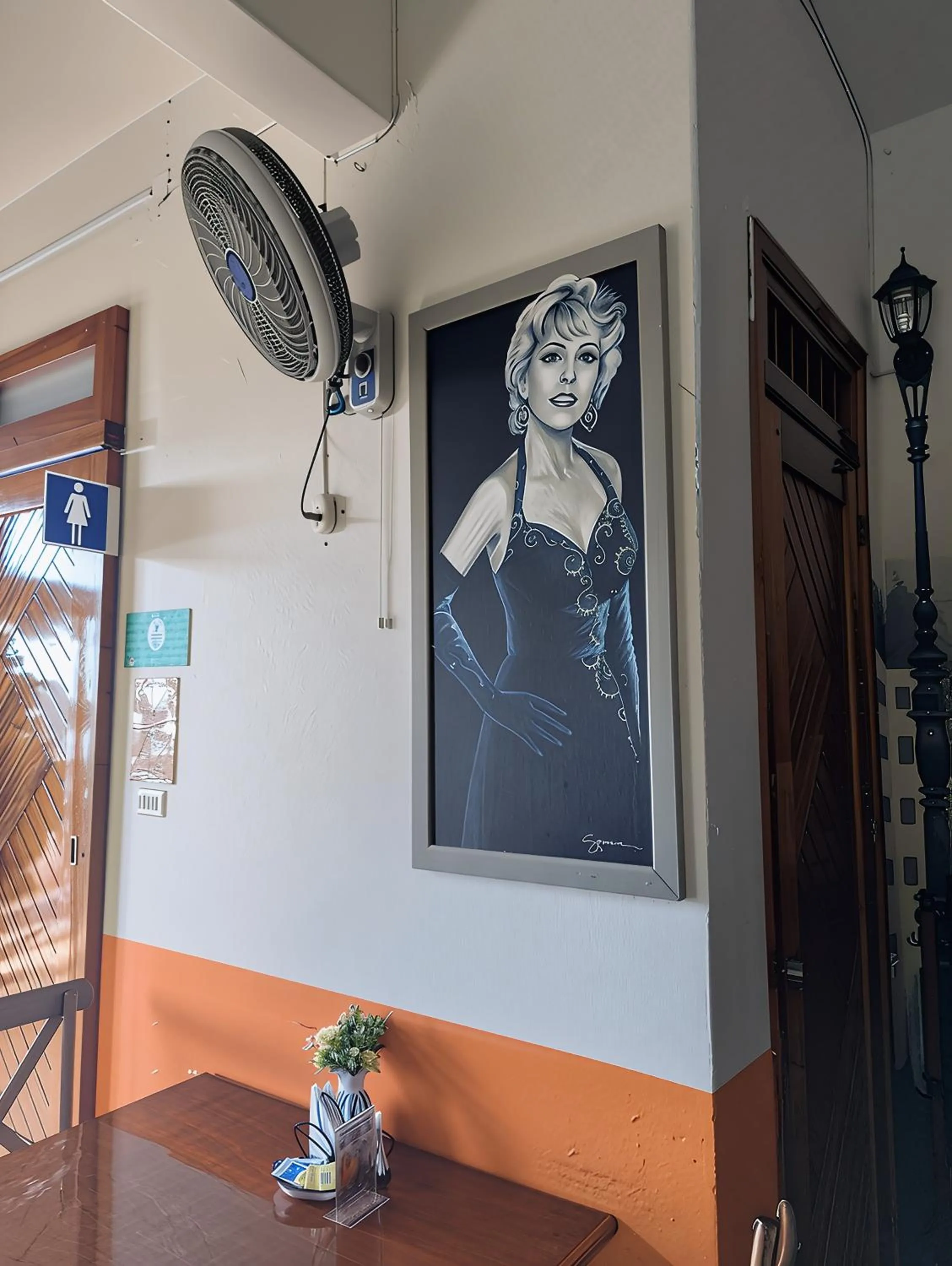 Restaurant/places to eat in Hotel Cortaza Galería