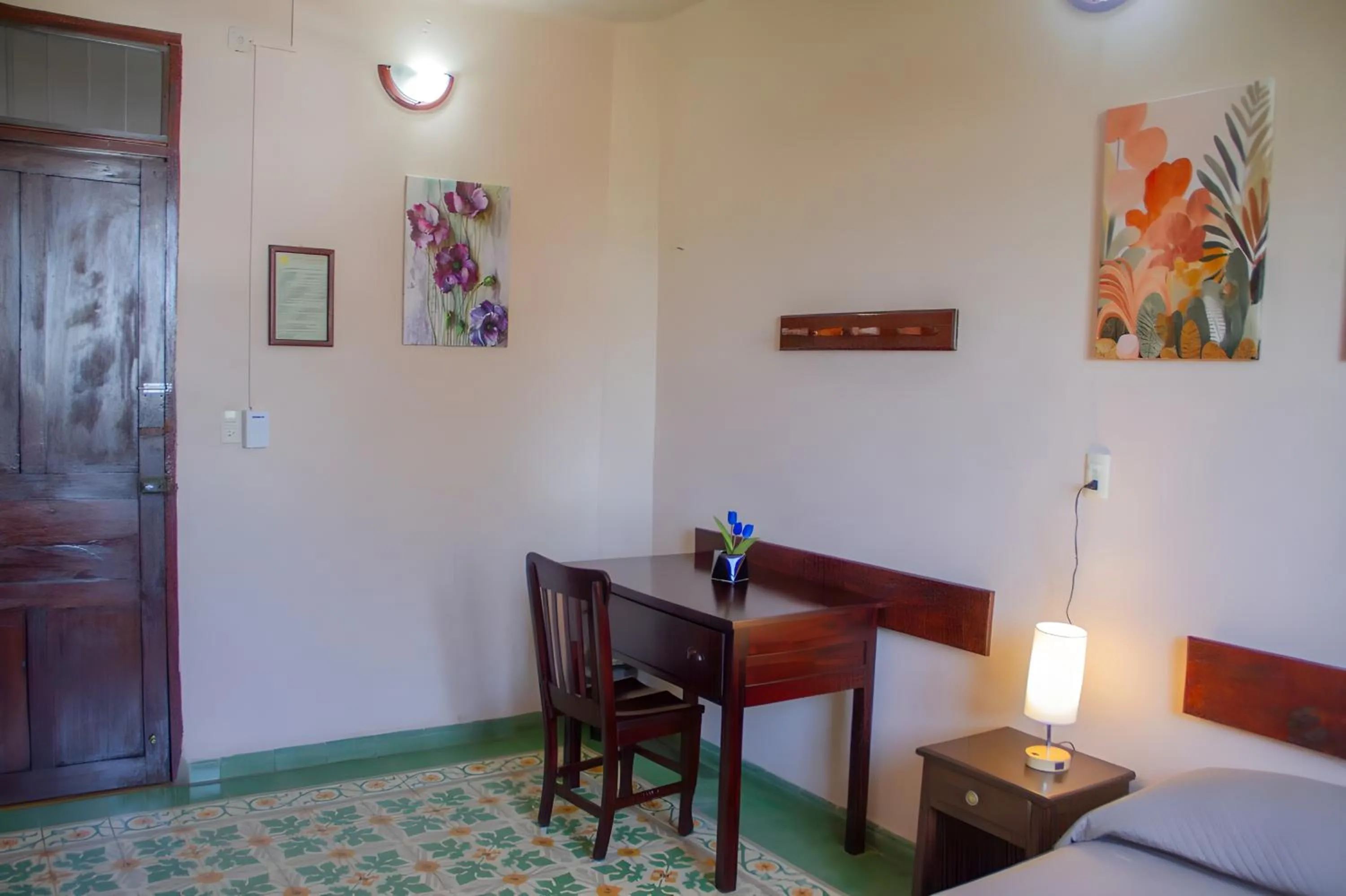 Seating area, Bed in Hotel Cortaza Galería