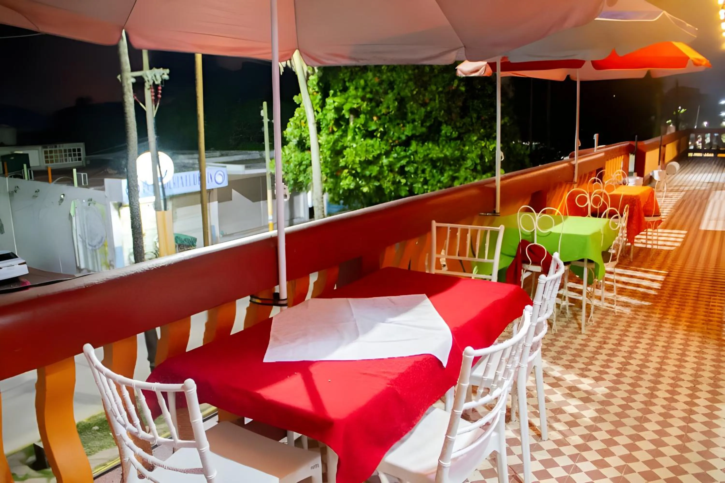 Restaurant/places to eat in Hotel Cortaza Galería