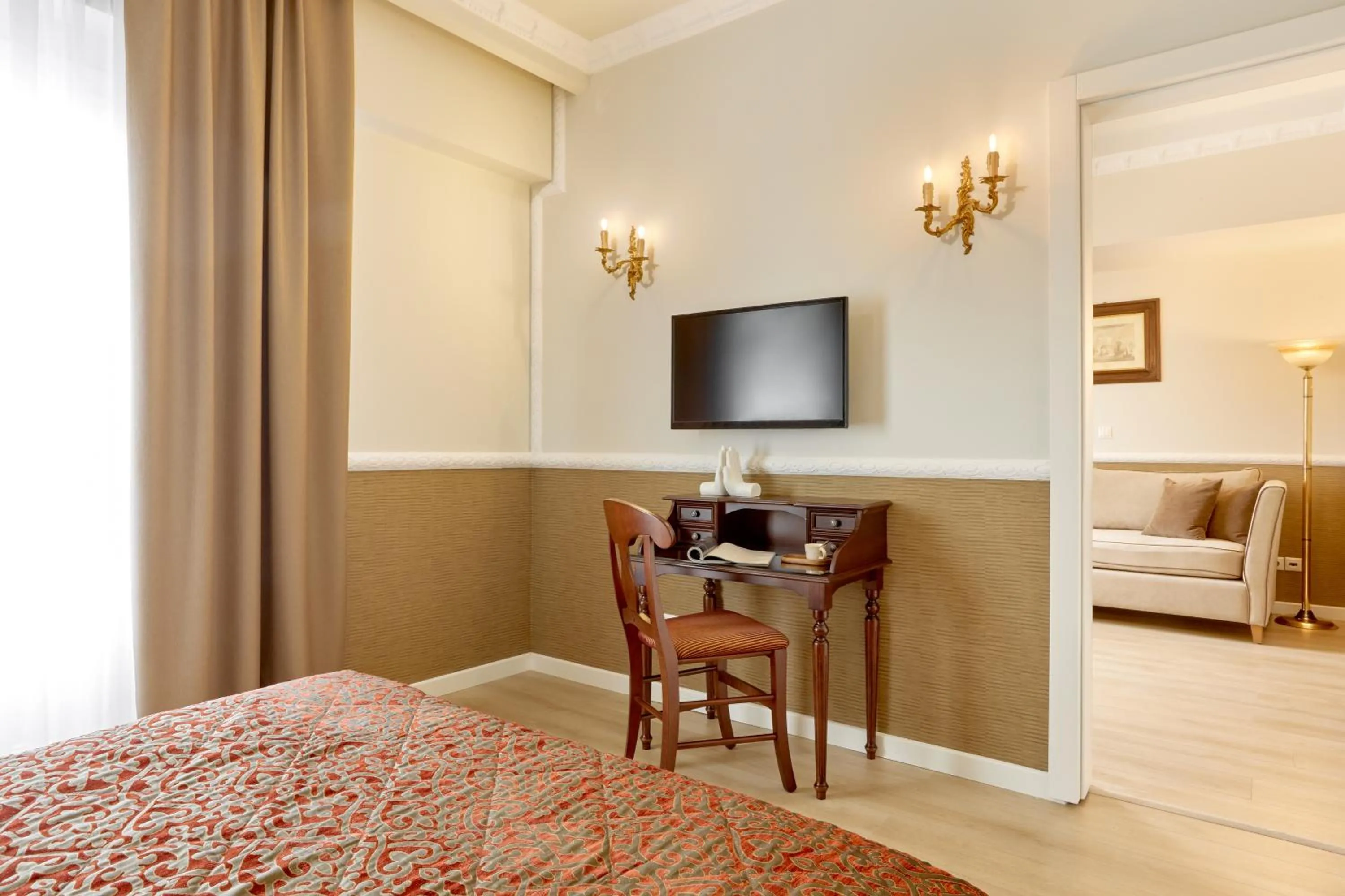 Seating area, Bed in Grand Hotel Palace