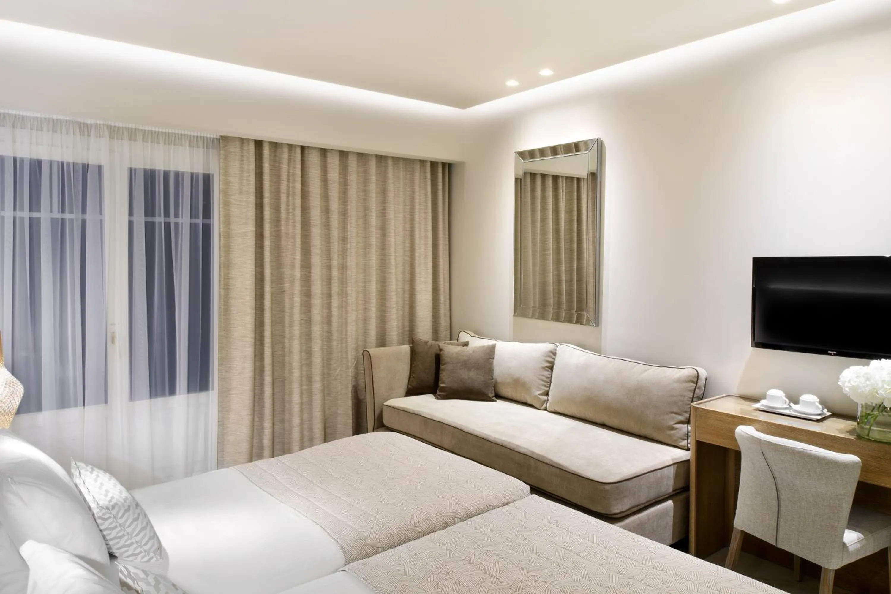 Bedroom, Bed in Grand Hotel Palace